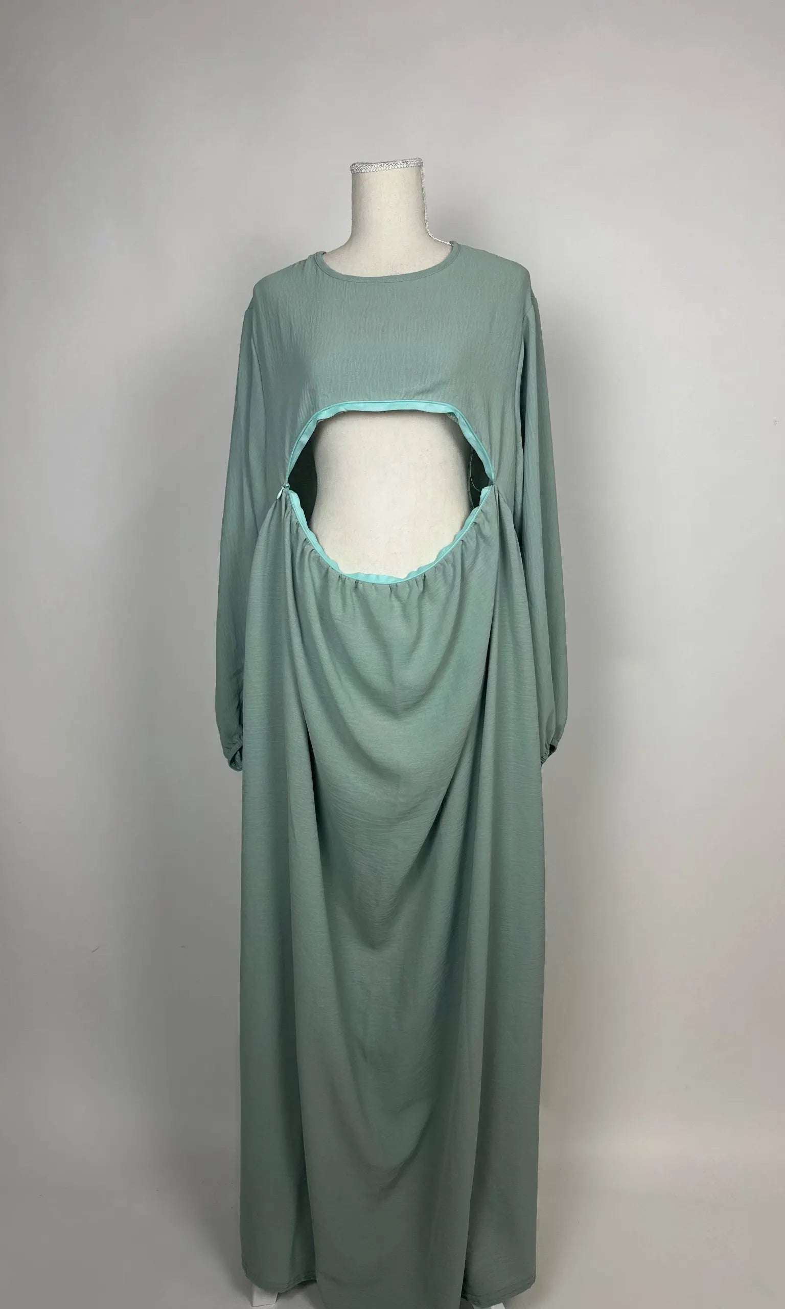 Mintgrüne Still-Abaya aus Jazzstoff mit praktischer Stillöffnung und langen Ärmeln, Vorderansicht