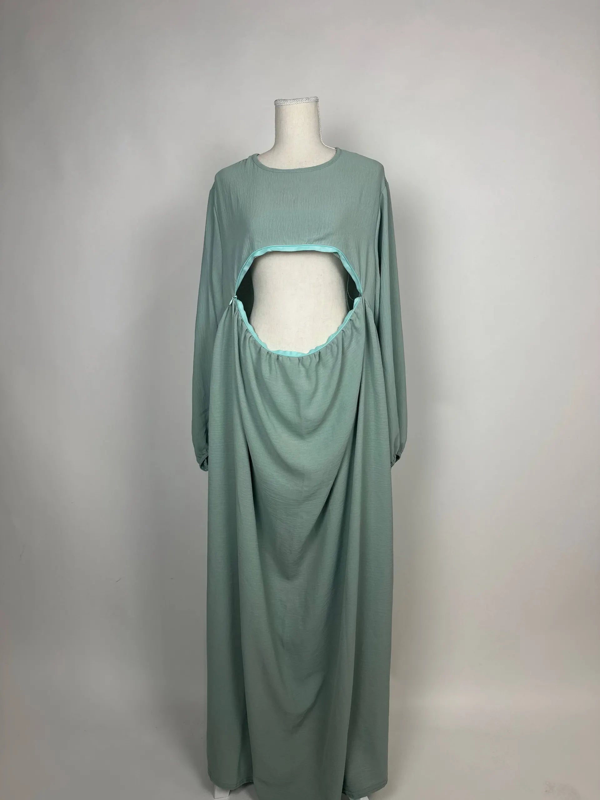 Mintgrüne Still-Abaya aus Jazzstoff mit praktischer Stillöffnung und langen Ärmeln, Vorderansicht