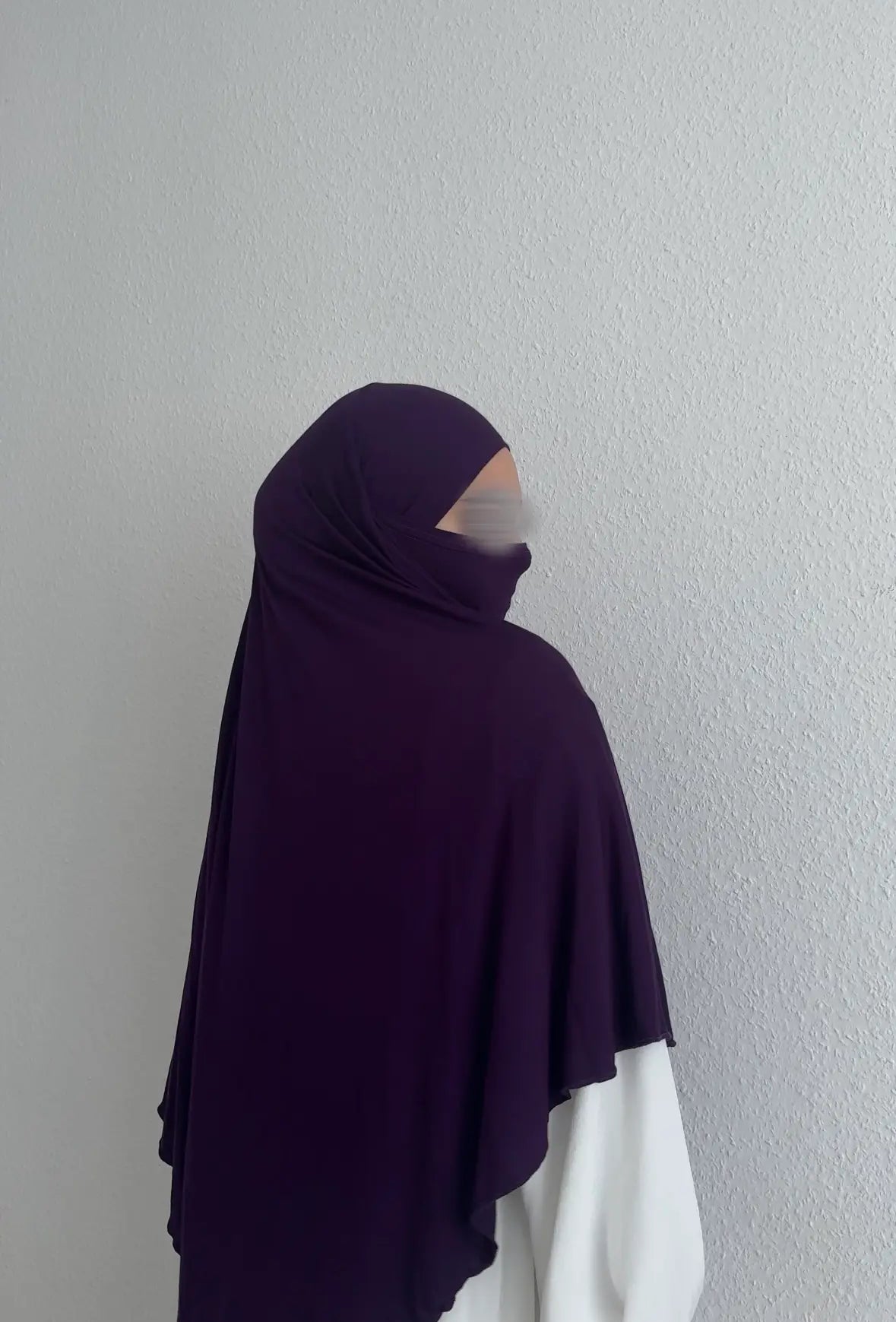 Jersey Khimar dunkelviolett (95% Viskose, 5% Elastan), seitliche Rückenansicht.