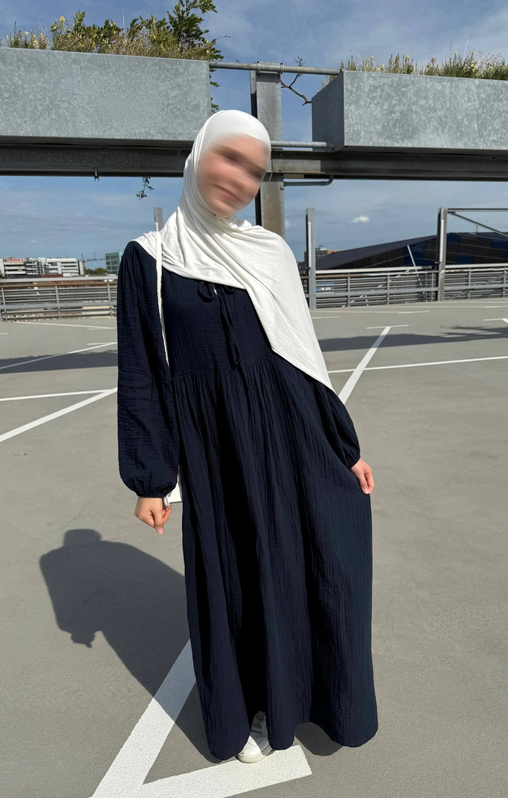 maxi-kleid aus musselin mit crinkle-struktur, lockere passform, frontansicht