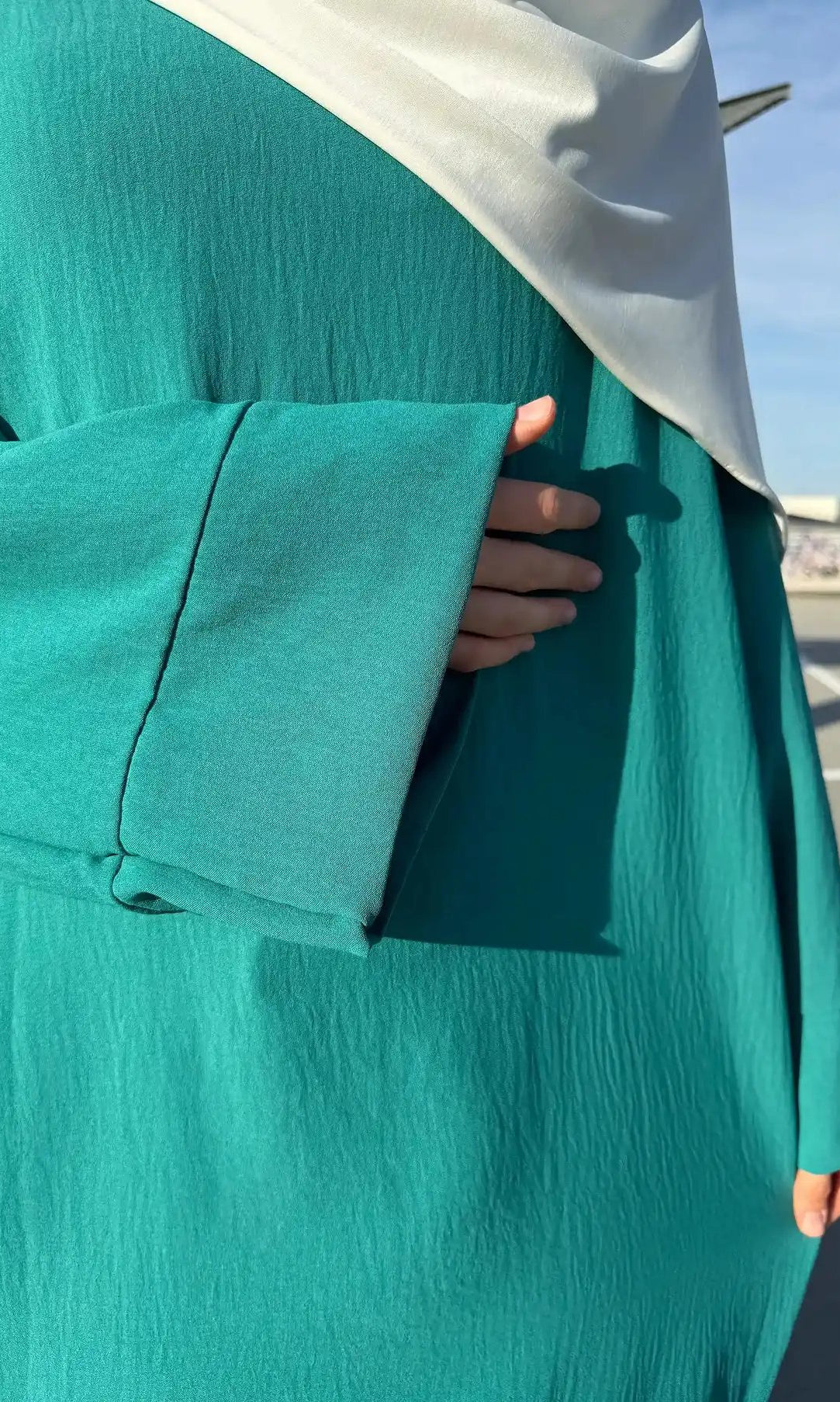 abaya aus 100% jazz in maxilänge, lange ärmel, gerade silhouette, frontansicht