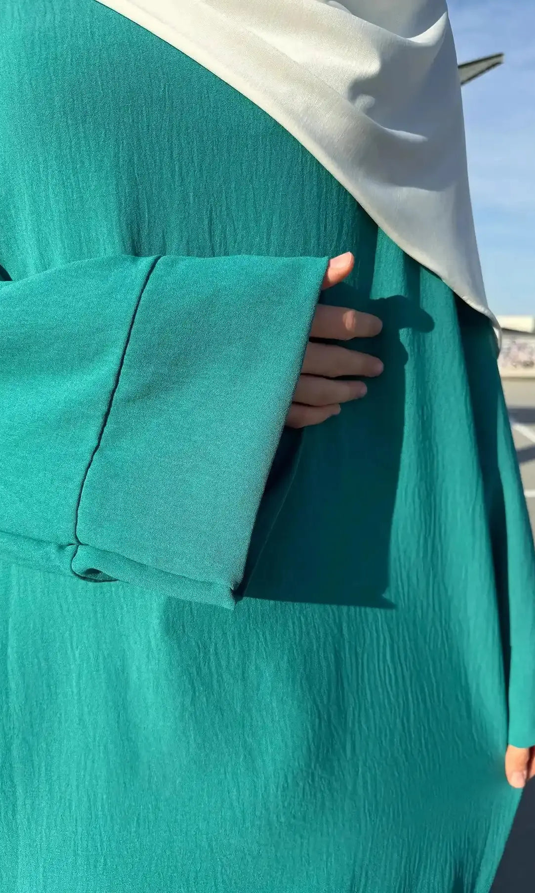 abaya aus 100% jazz in maxilänge, lange ärmel, gerade silhouette, frontansicht