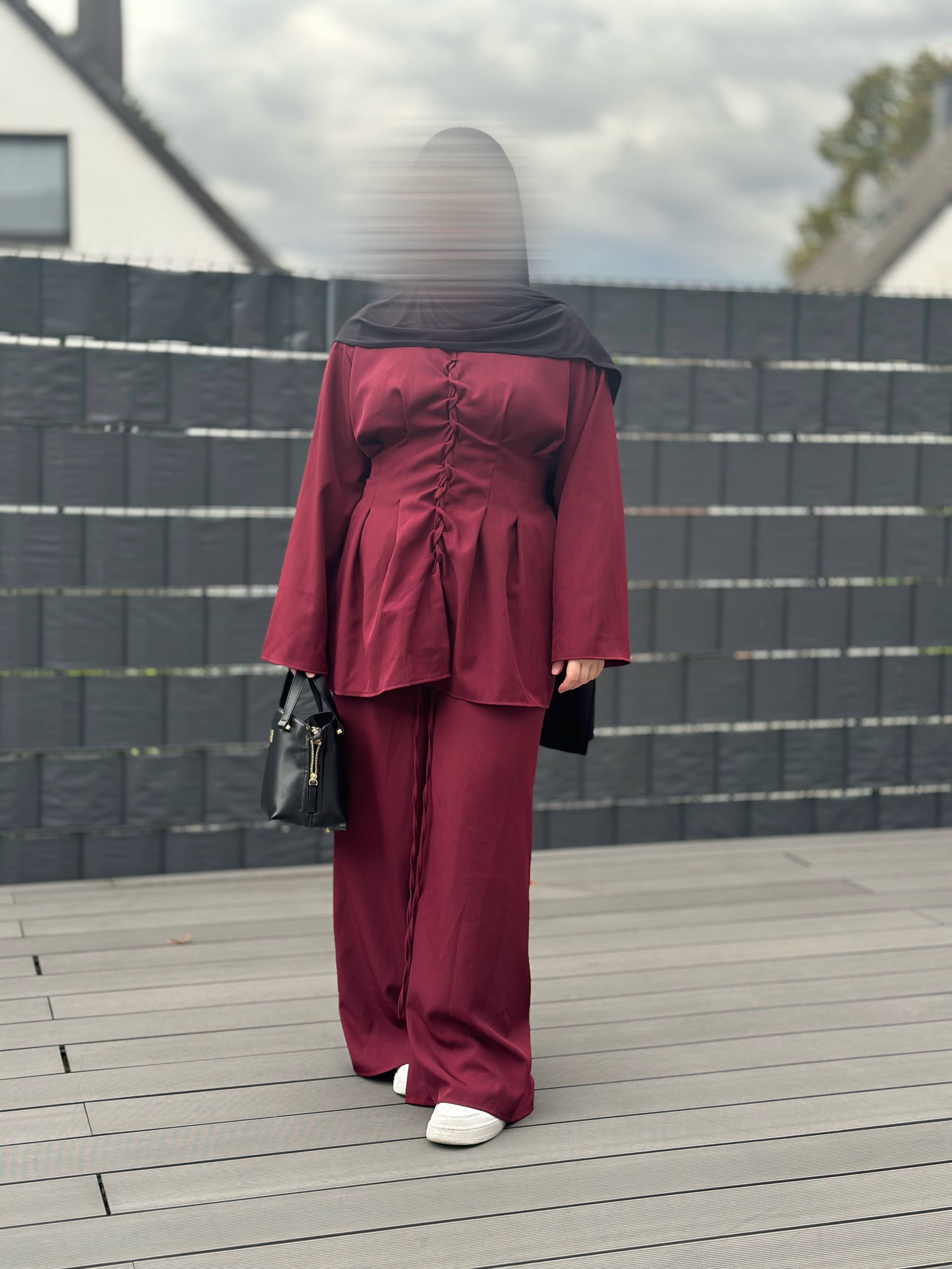 zweiteiler mit hose polyester-elastan vorne & hinten geschnürt frontansicht herbst-geeignet einheitsgröße 32-40