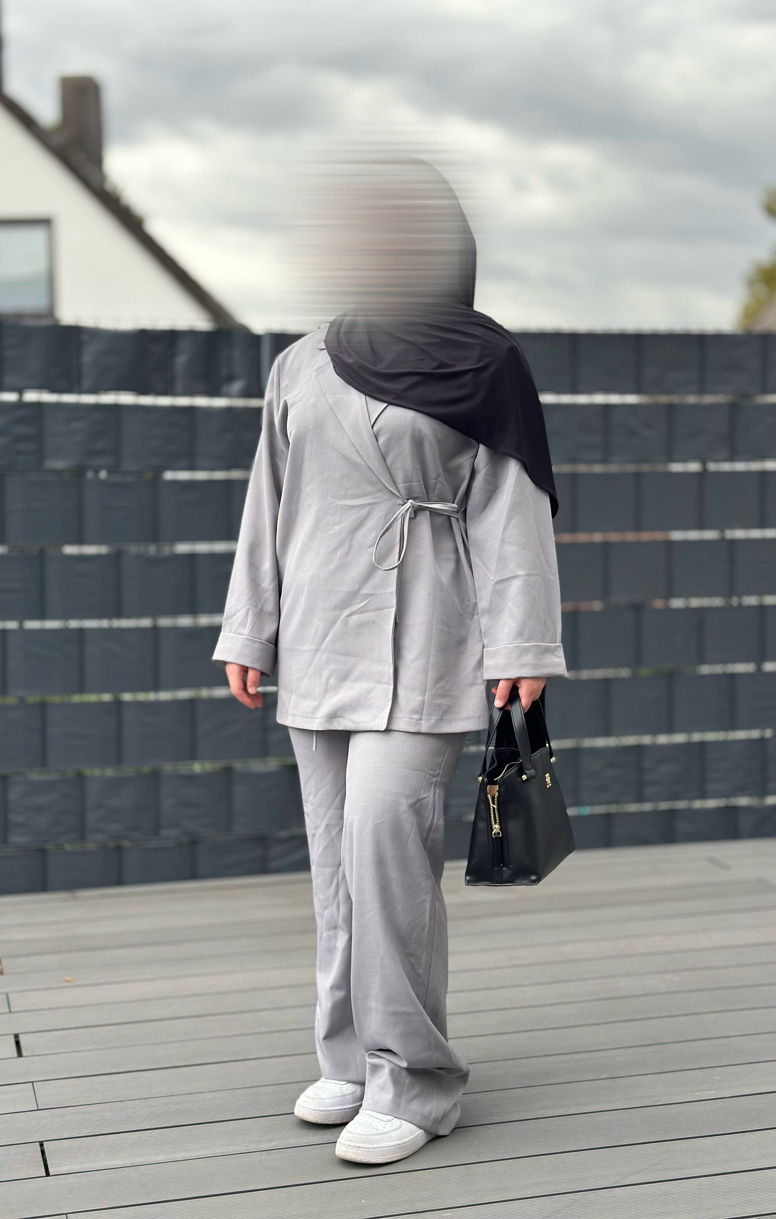 zweiteiler blazer & hose 50% polyester 50% viskose zeitlose silhouette frontansicht