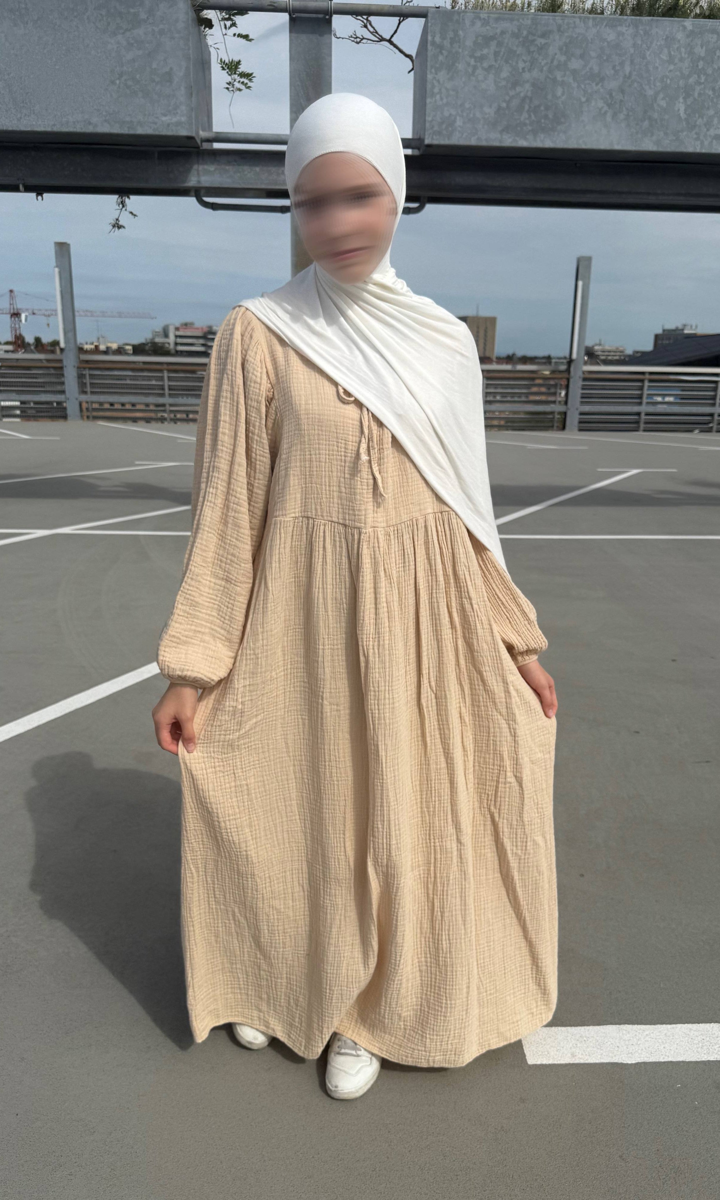 langes musselin-kleid aus baumwolle mit crinkle-struktur, lockerer fall, frontansicht