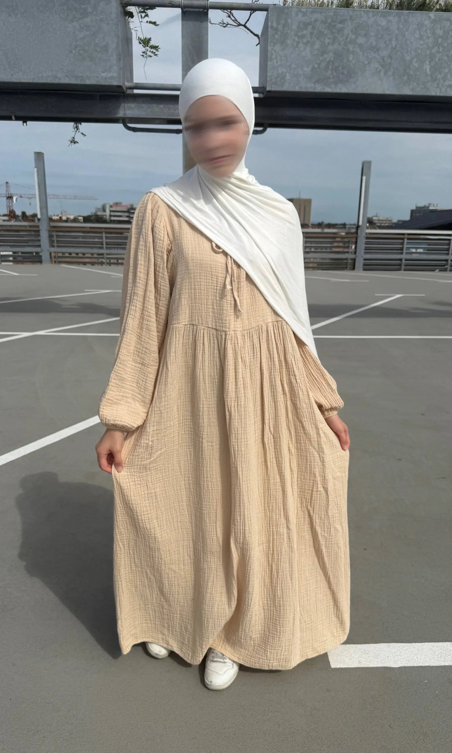 langes musselin-kleid aus baumwolle mit crinkle-struktur, lockerer fall, frontansicht