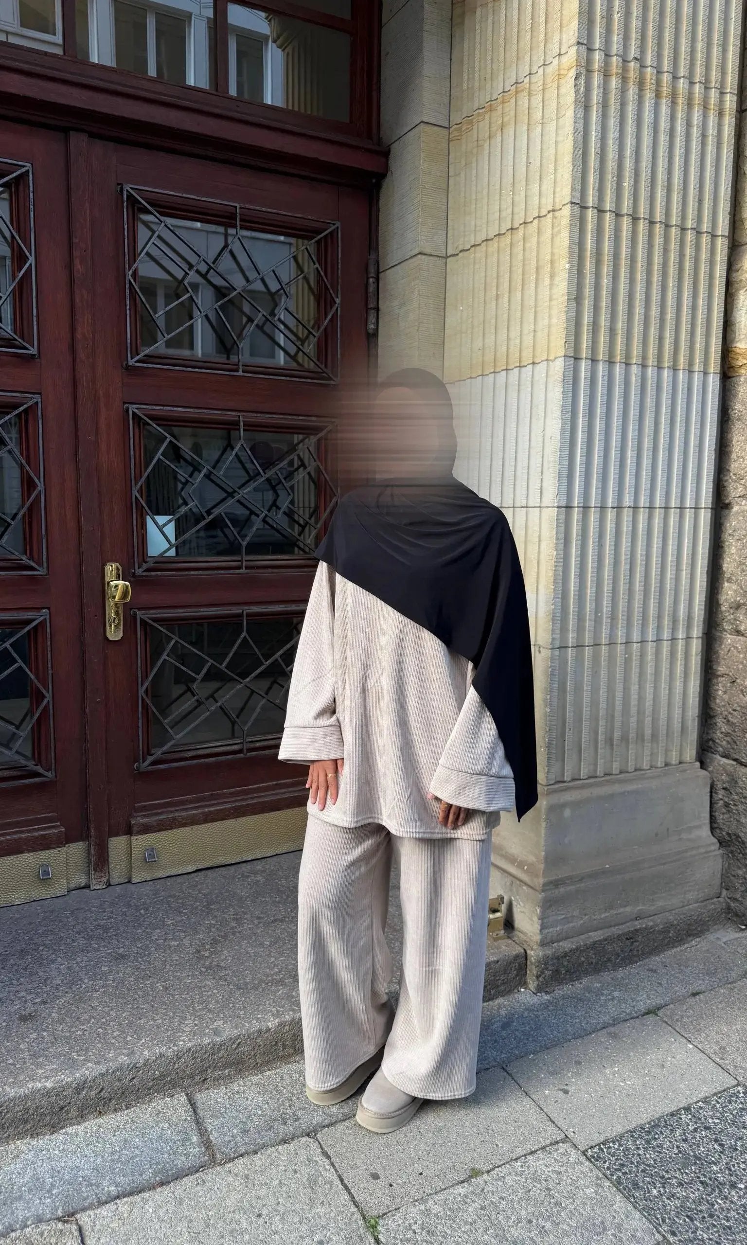 Zweiteiler aus Cordstoff mit langem Oberteil und Hose, geeignet für Herbst/Winter