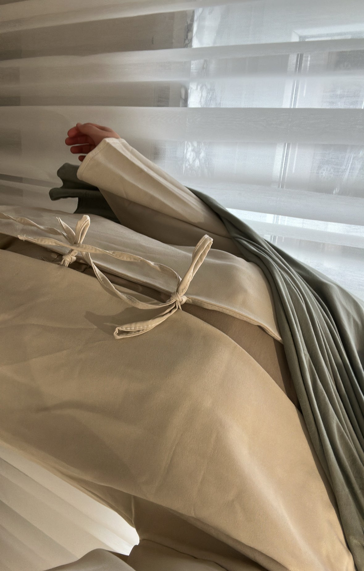 Zweiteiler viskose/polyester/elastan schnüren-oberteil & hose frontansicht Einheitsgröße 32-42