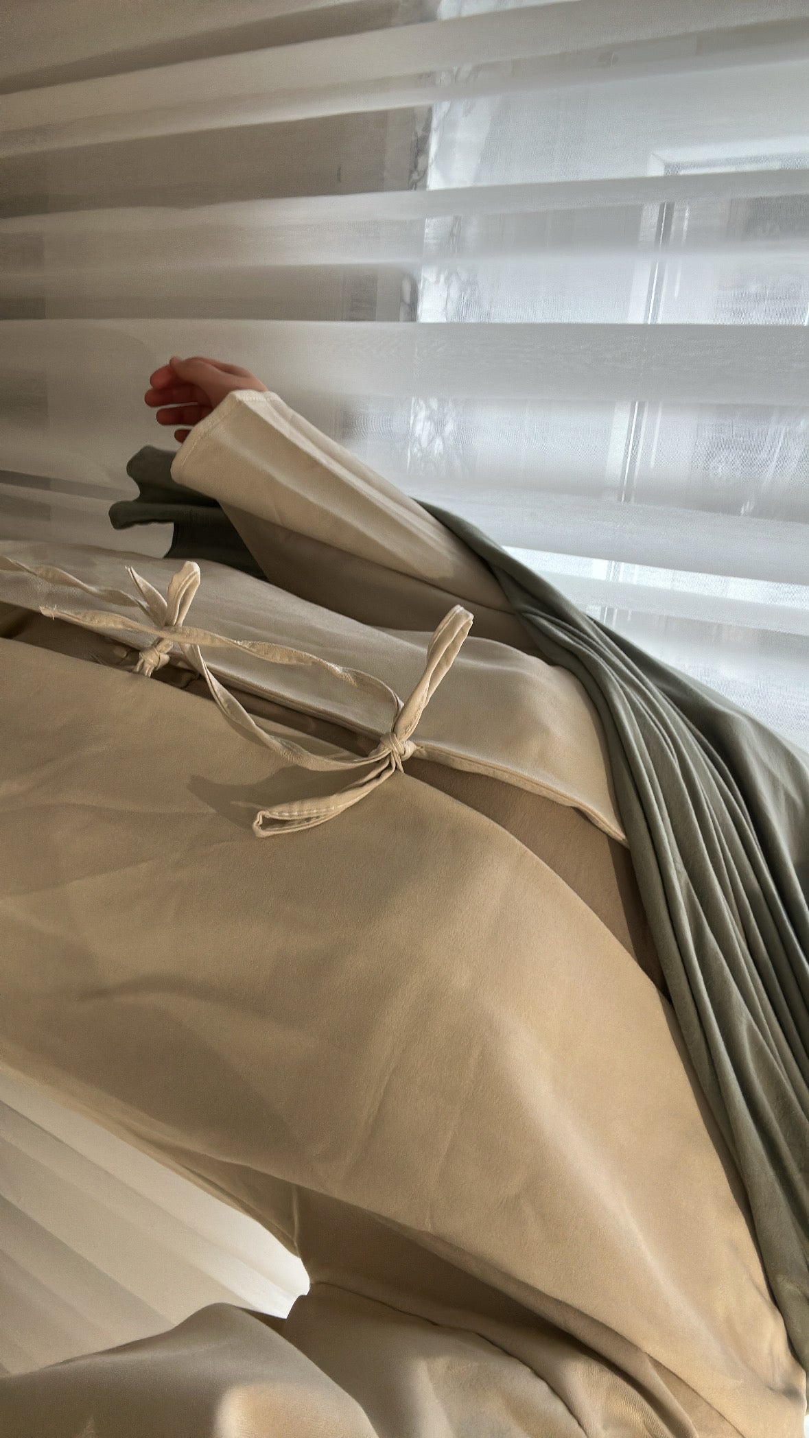 Zweiteiler viskose/polyester/elastan schnüren-oberteil & hose frontansicht Einheitsgröße 32-42