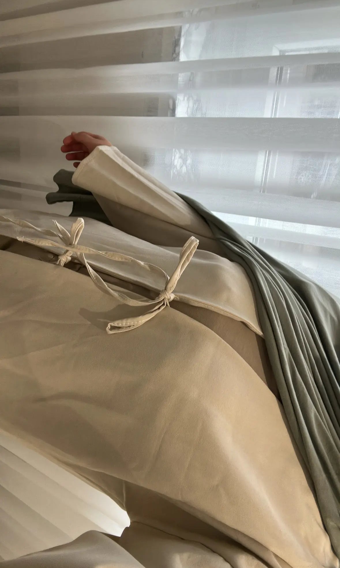 Zweiteiler viskose/polyester/elastan schnüren-oberteil & hose frontansicht Einheitsgröße 32-42