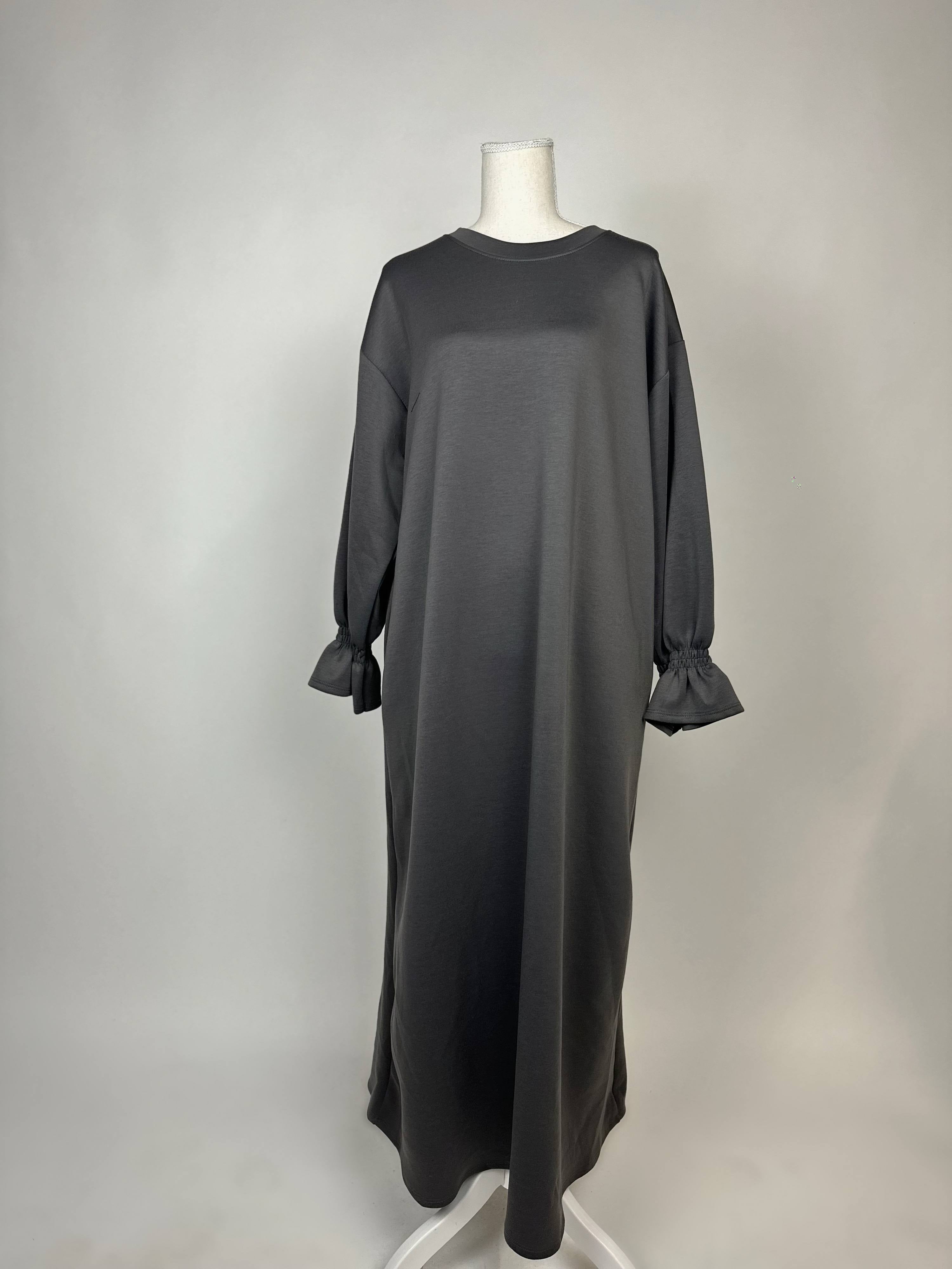 rüschen-abaya aus viskosemix mit integrierten taschen, frontansicht