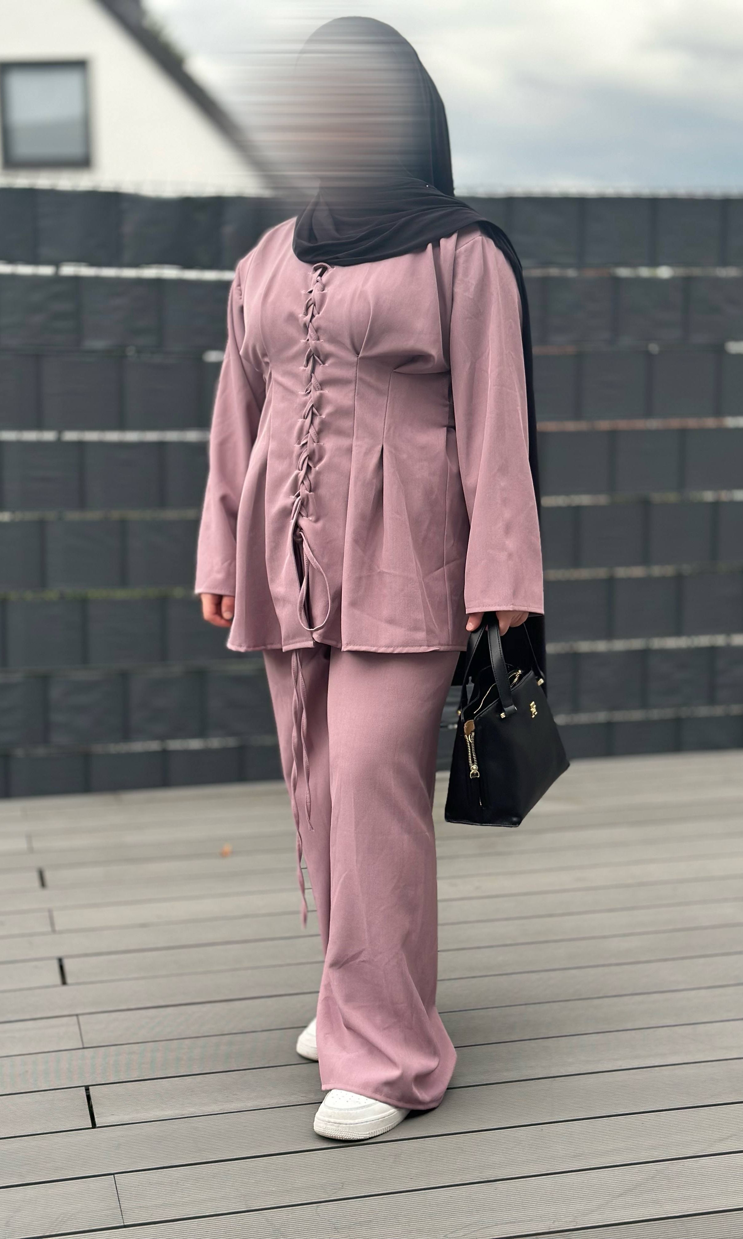 zweiteiler mit hose polyester-elastan mit schnürung vorne und am rücken frontansicht