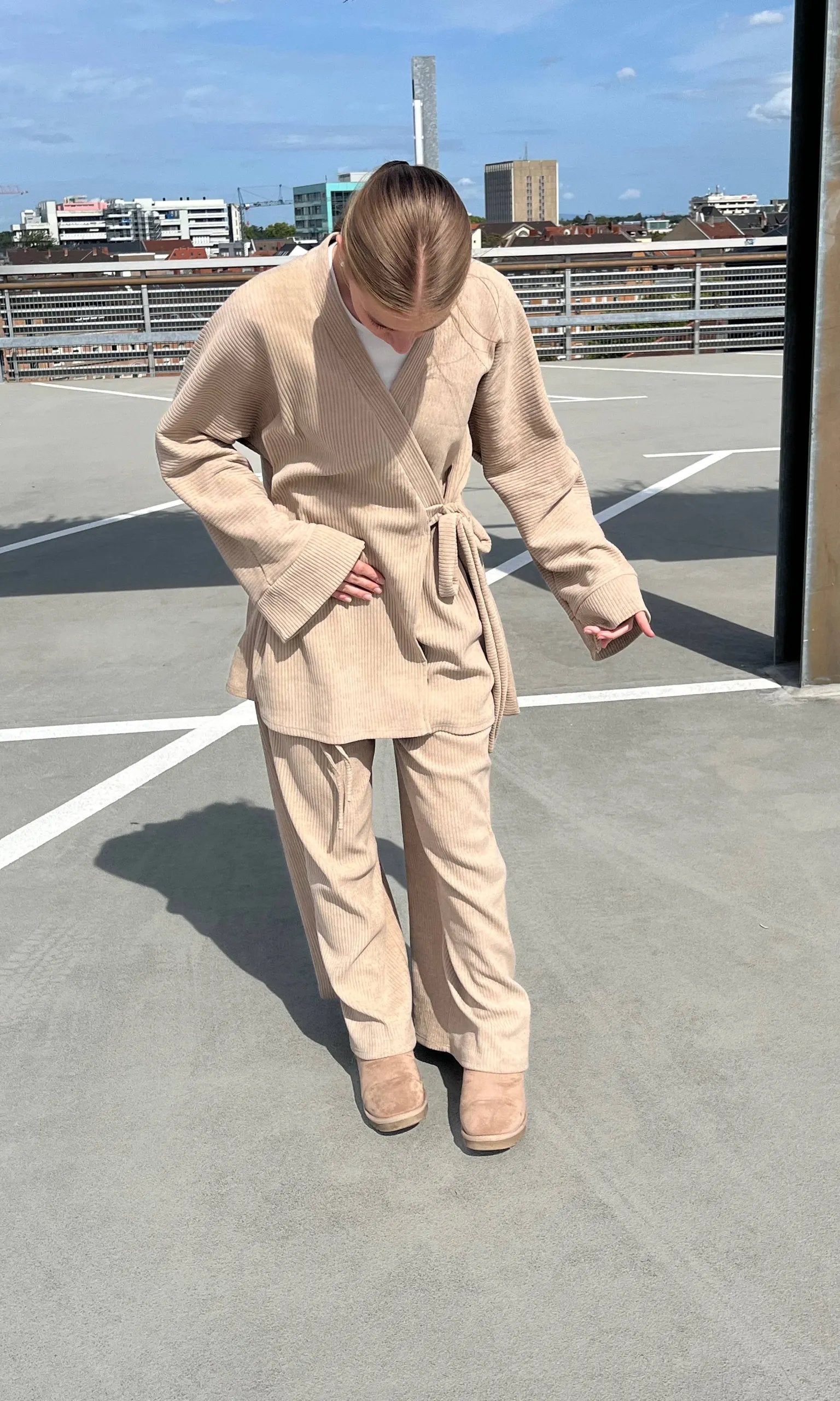 cord-zweiteiler mit langem oberteil und gerader hose, rippenstruktur, elastischer mix