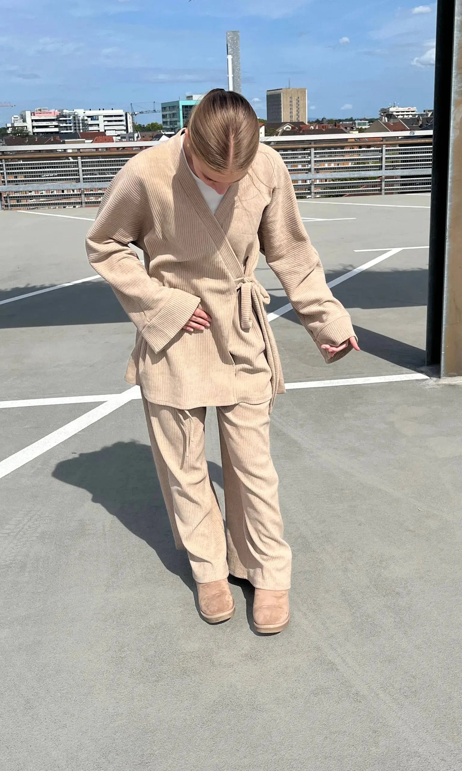 cord-zweiteiler mit langem oberteil und gerader hose, rippenstruktur, elastischer mix