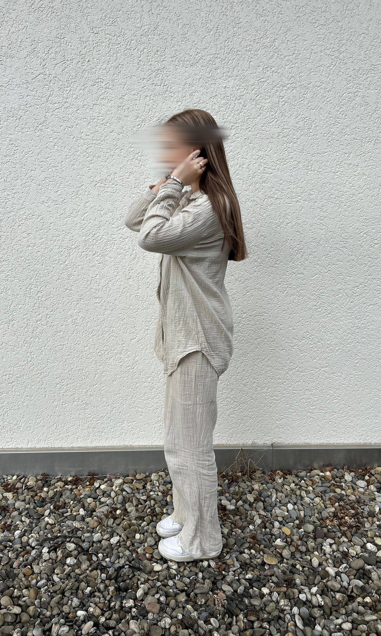 Beiger Musselin-Zweiteiler aus Baumwolle für Modest Fashion mit langer Tunika und Hose, Seitenansicht