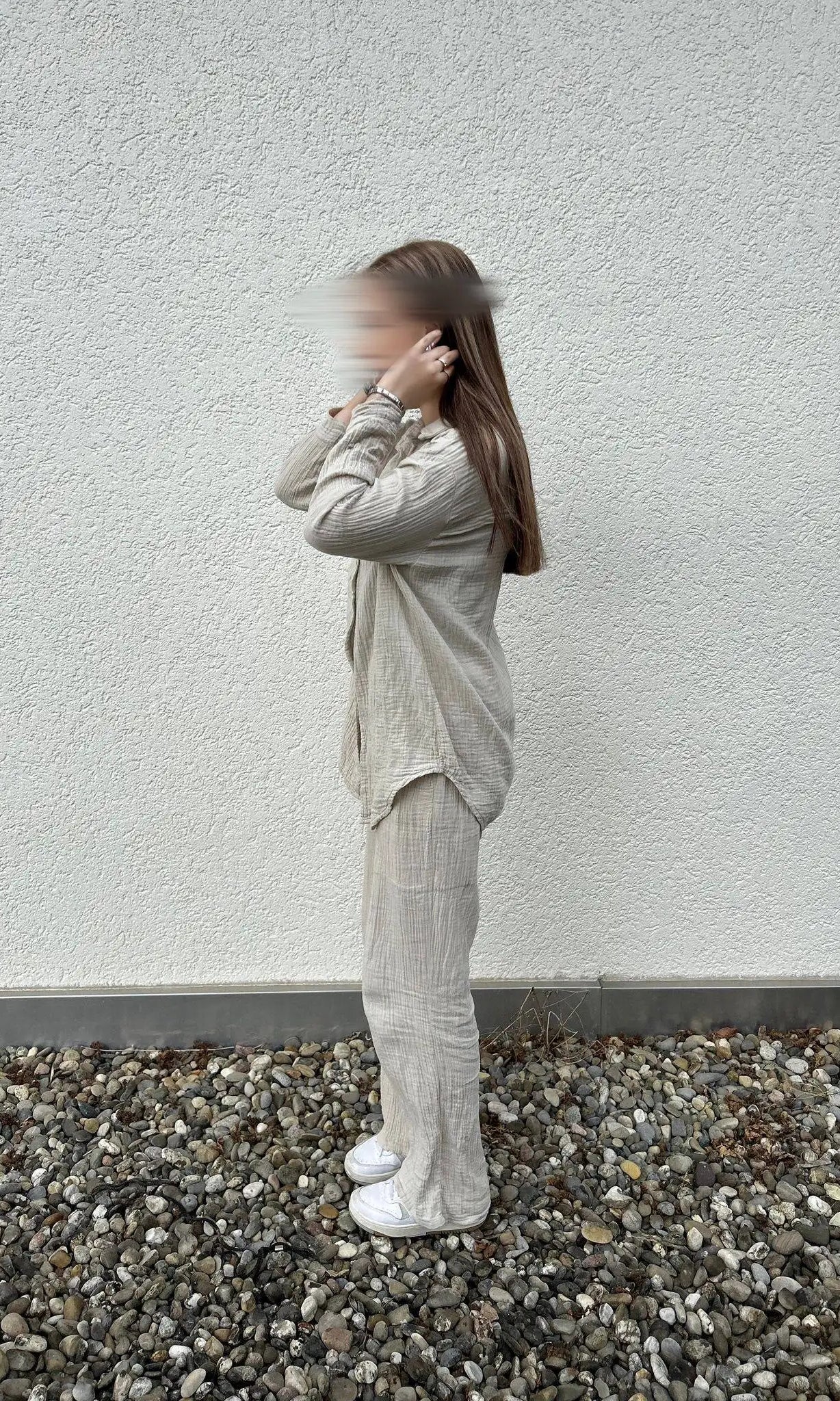 Beiger Musselin-Zweiteiler aus Baumwolle für Modest Fashion mit langer Tunika und Hose, Seitenansicht