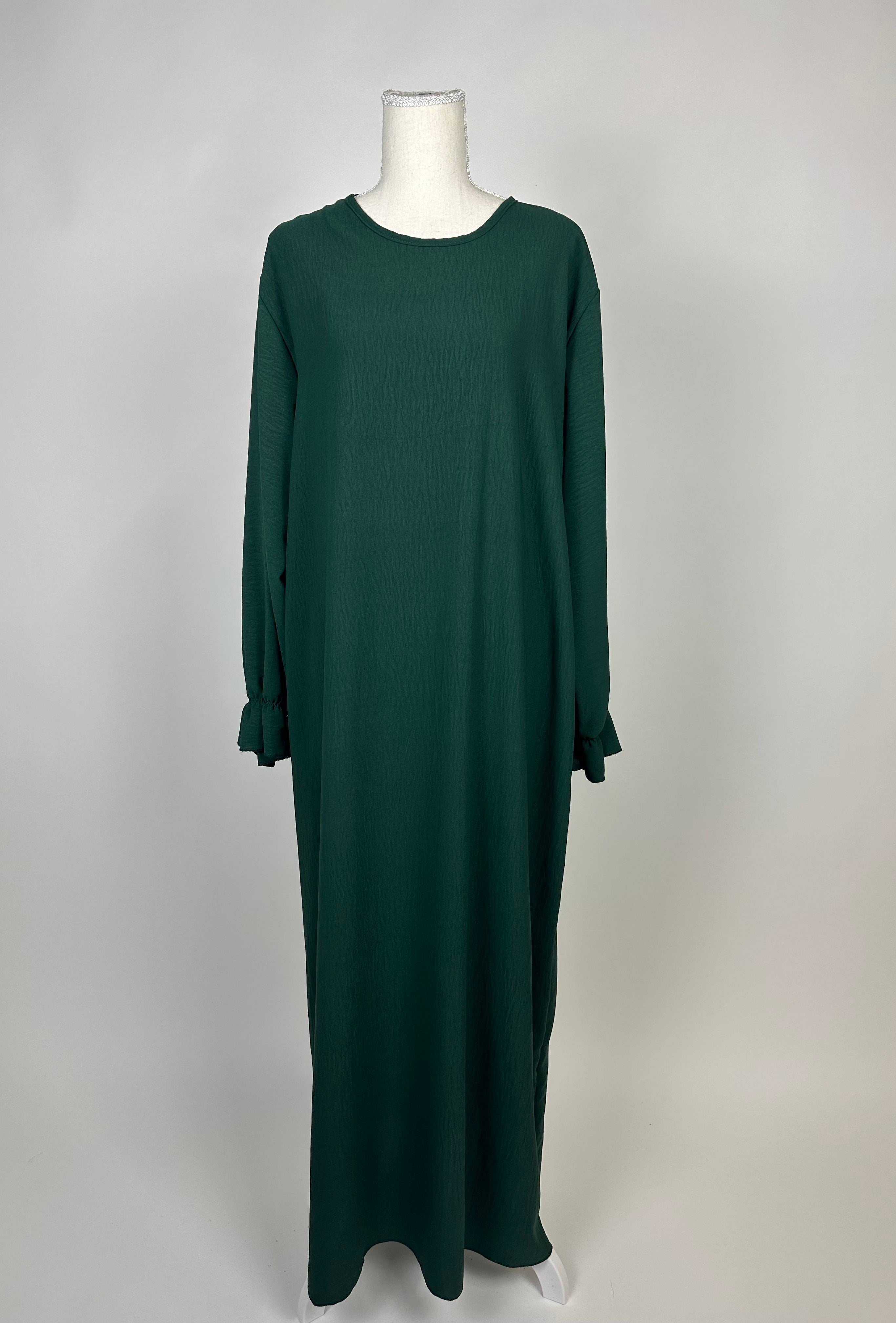 abaya dunkelgrün aus jazz-stoff mit rüschenärmeln, frontansicht