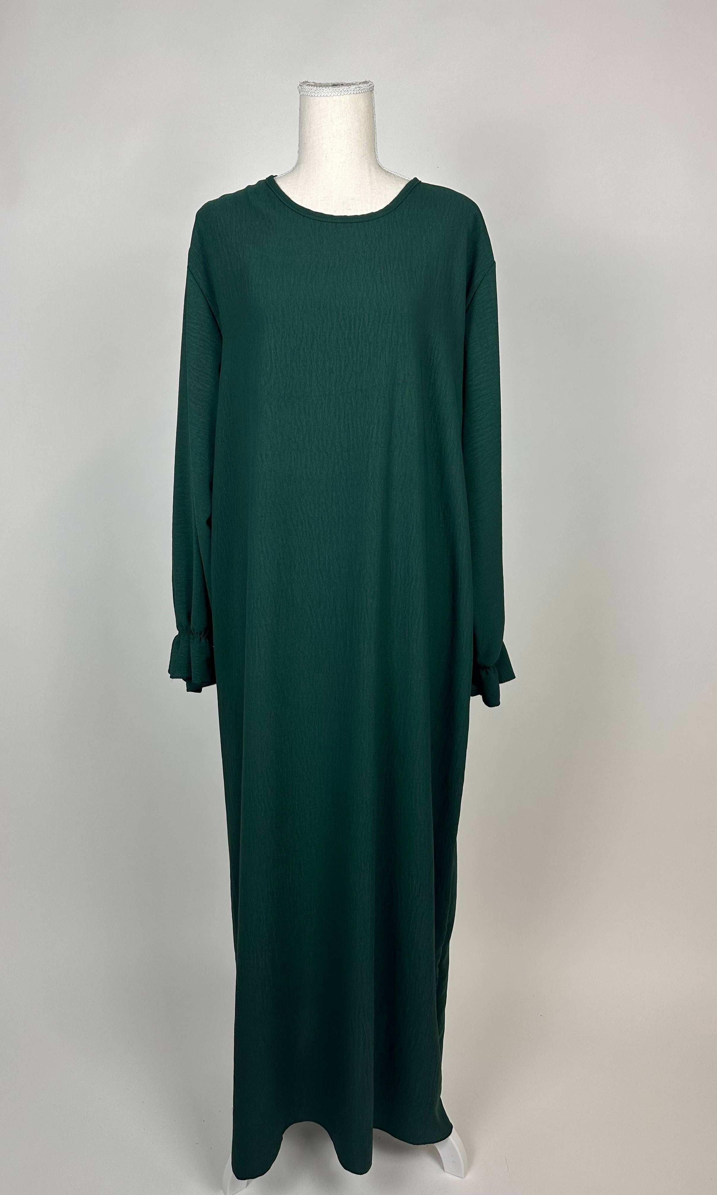 abaya dunkelgrün aus jazz-stoff mit rüschenärmeln, frontansicht