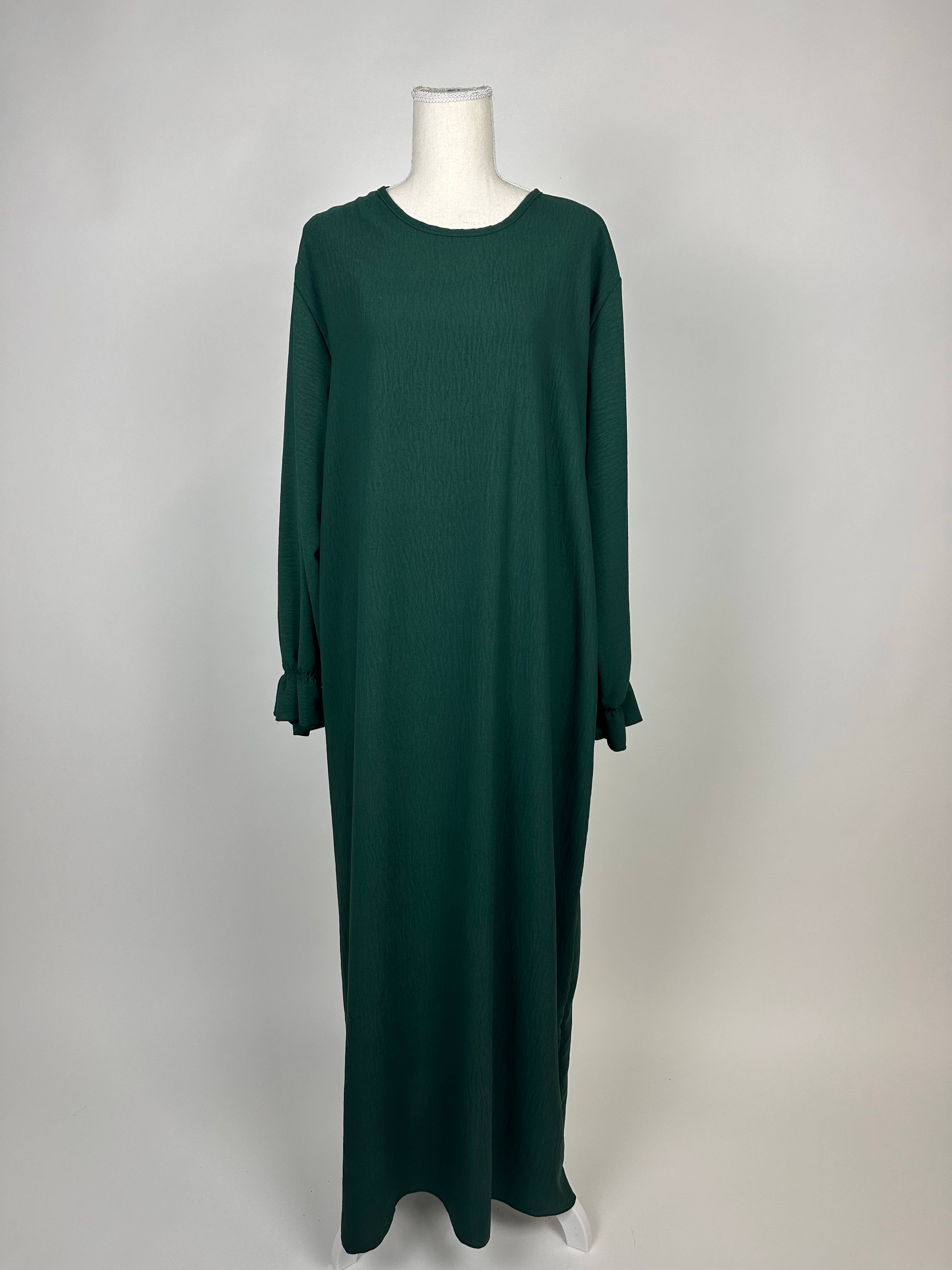 abaya dunkelgrün aus jazz-stoff mit rüschenärmeln, frontansicht