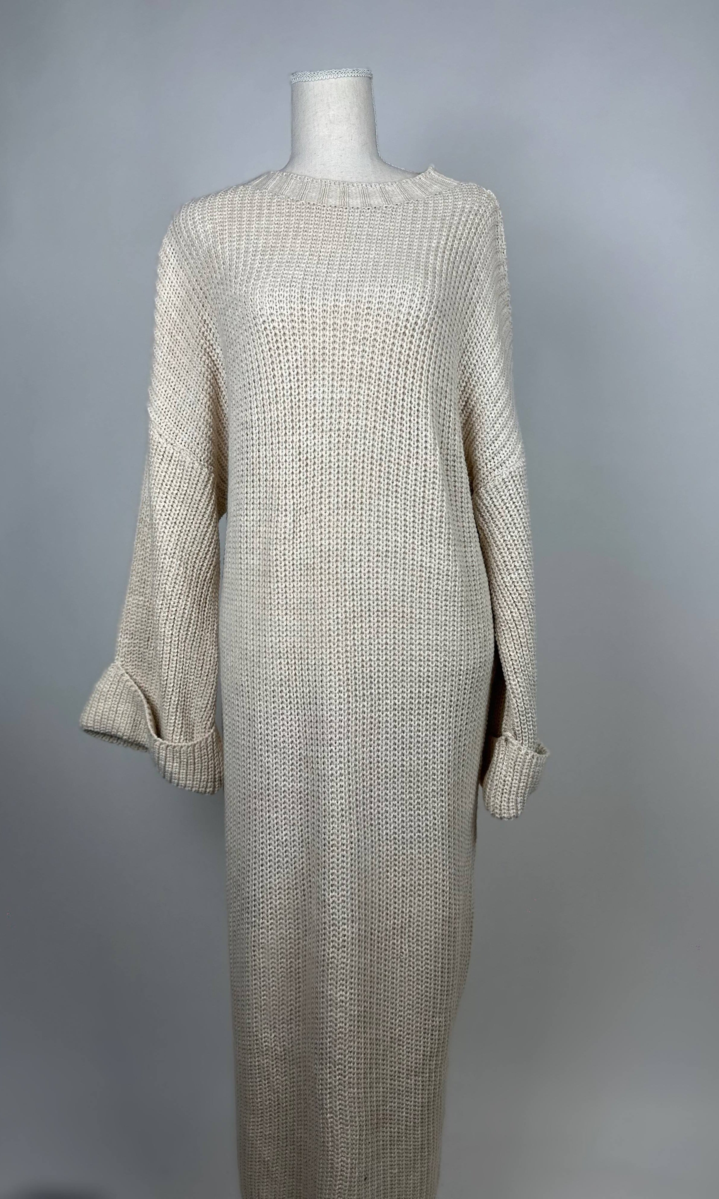 maxi strickkleid aus 100% polyester, 1,35 m lang, herbst/winter geeignet