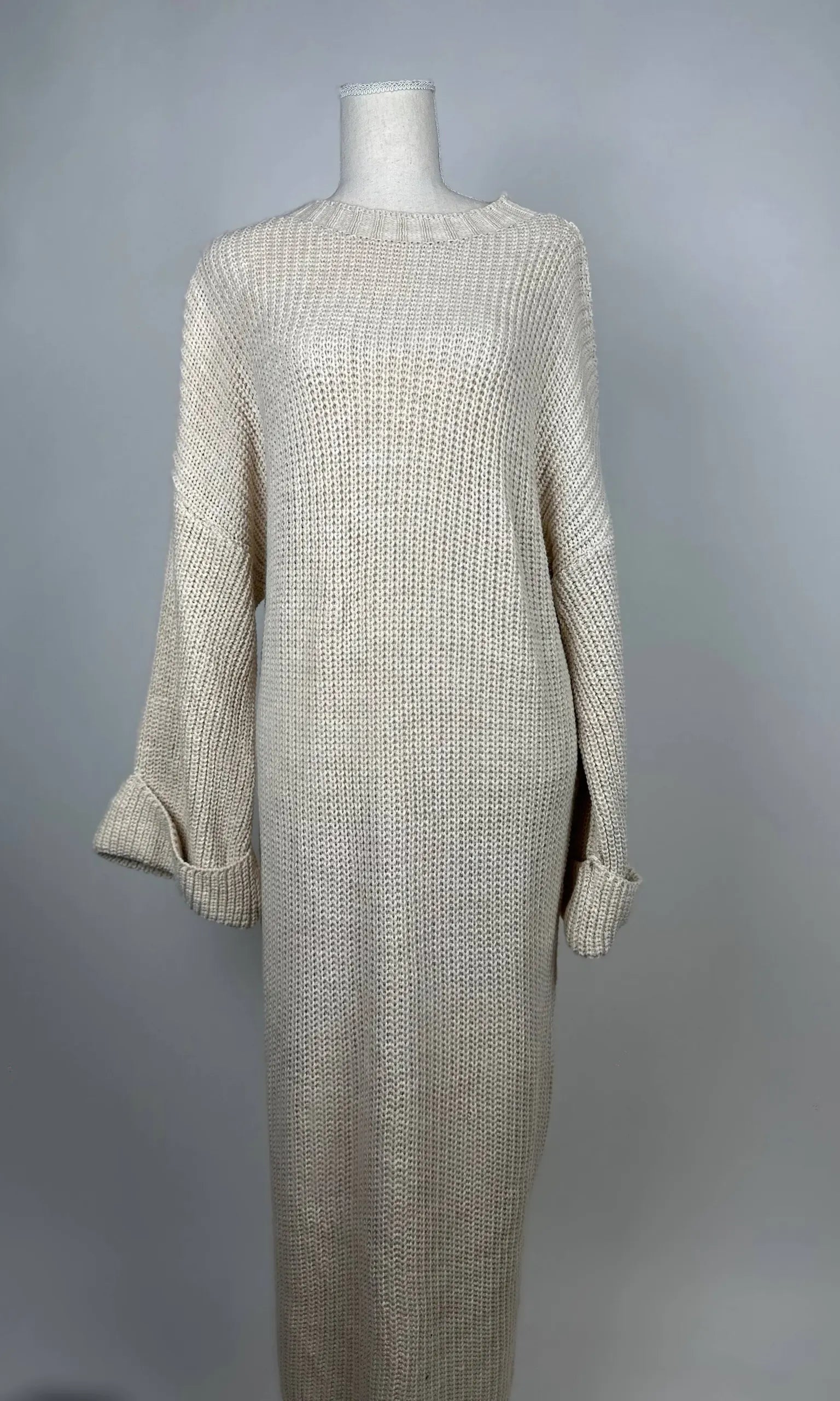 maxi strickkleid aus 100% polyester, 1,35 m lang, herbst/winter geeignet