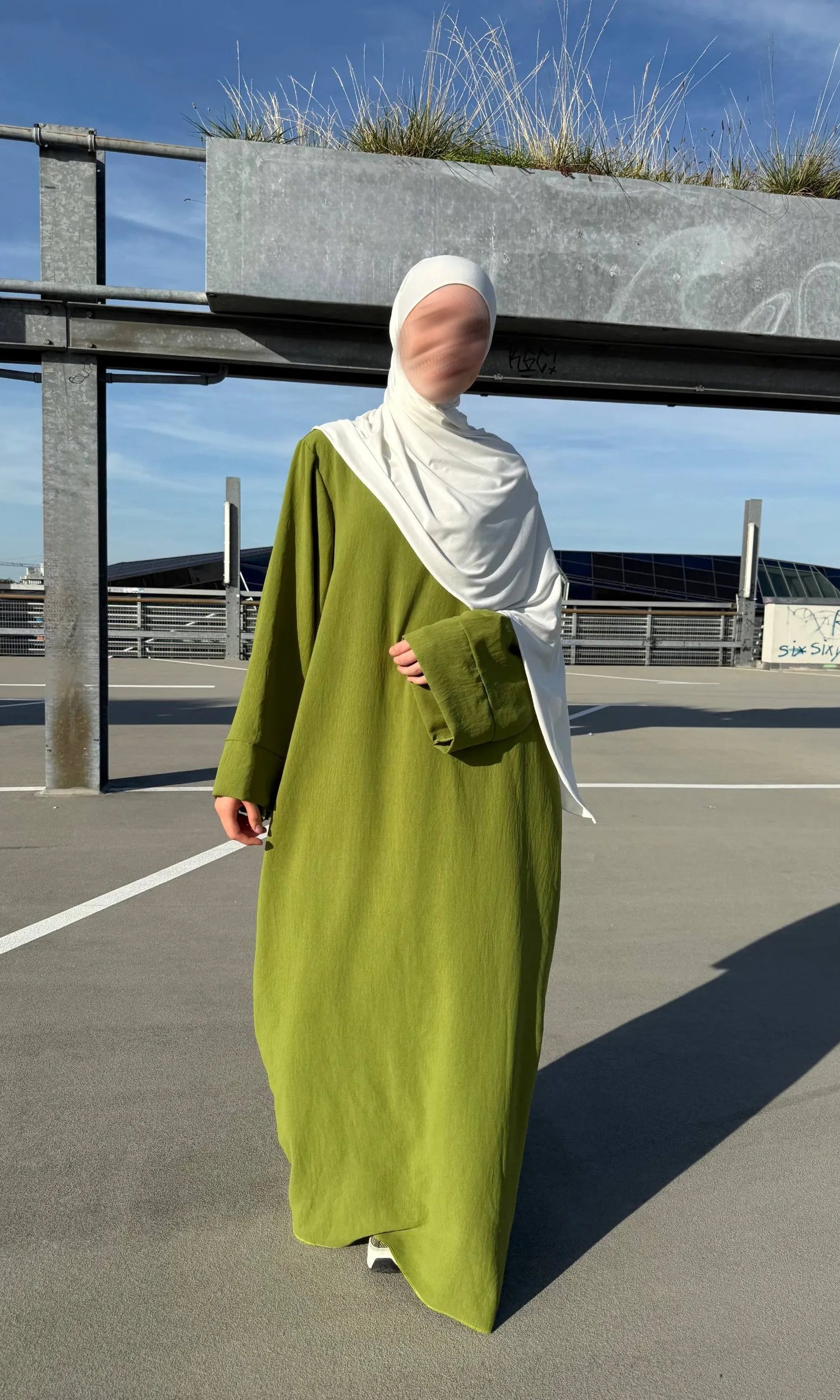 bodenlange abaya aus jazz mit langen ärmeln, fließender fall, frontansicht