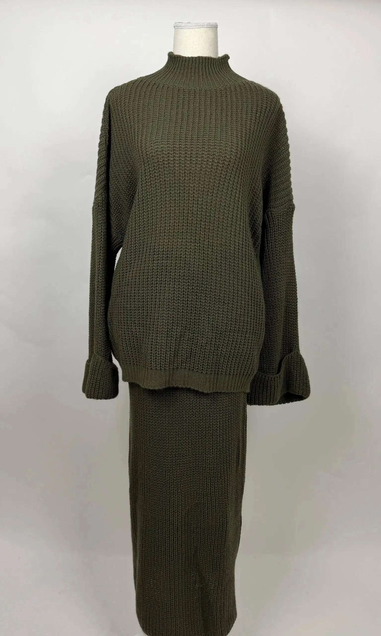 zweiteiliges set aus 100% acryl mit langem rock (110 cm) und oberteil (80 cm)