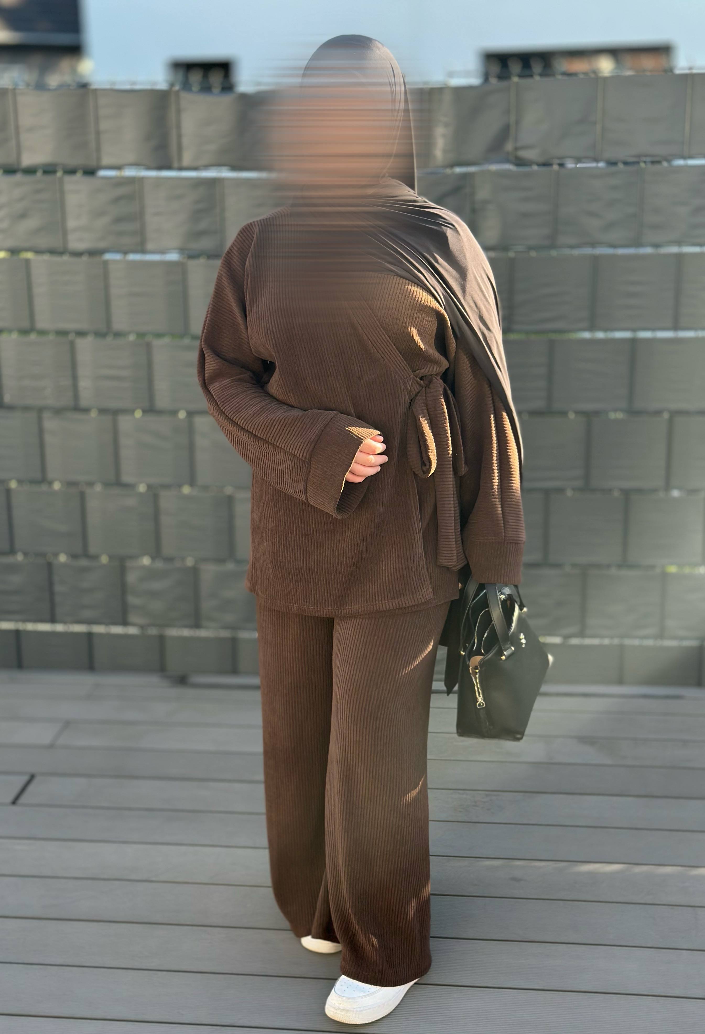 Zweiteiler Cordstoff Maße: Oberteil 87 cm, Hose 100 cm Frontansicht