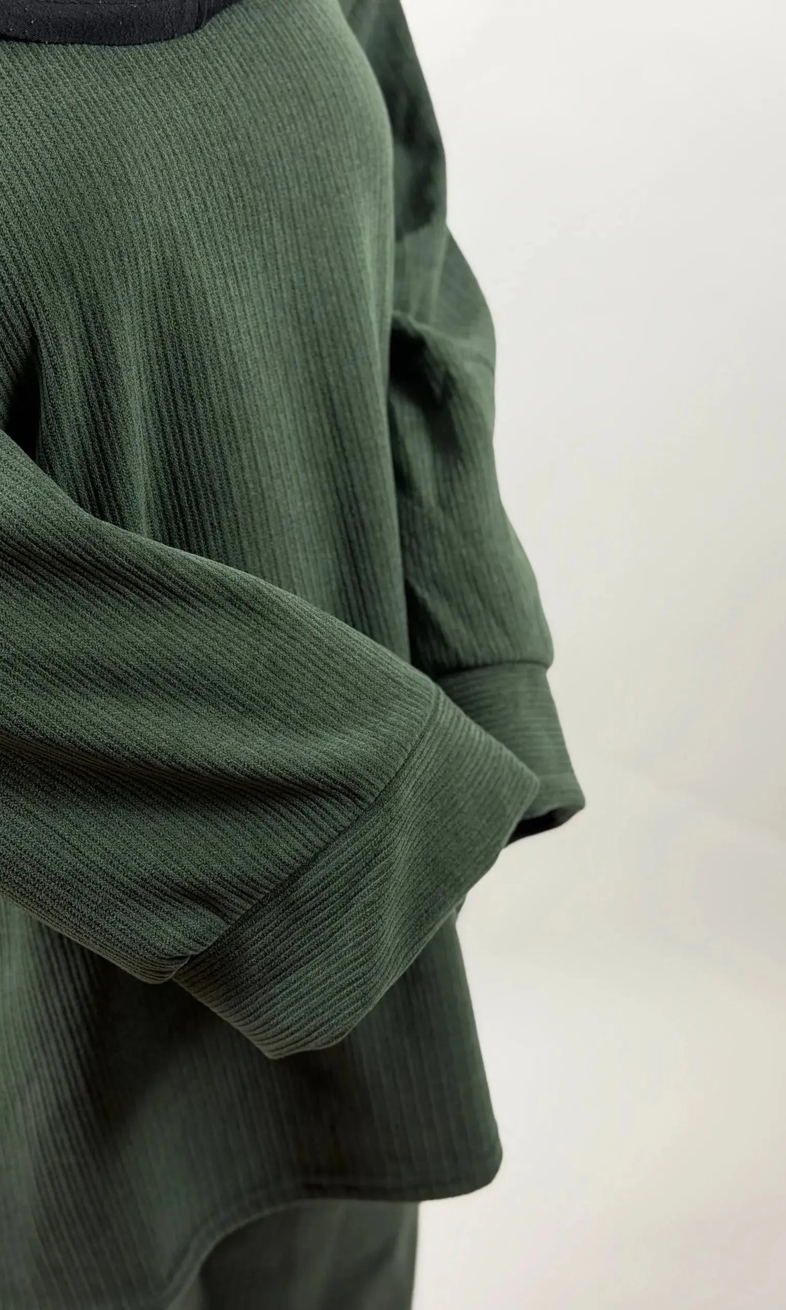 zweiteiler aus cordstoff mit langem oberteil und hose für herbst/winter