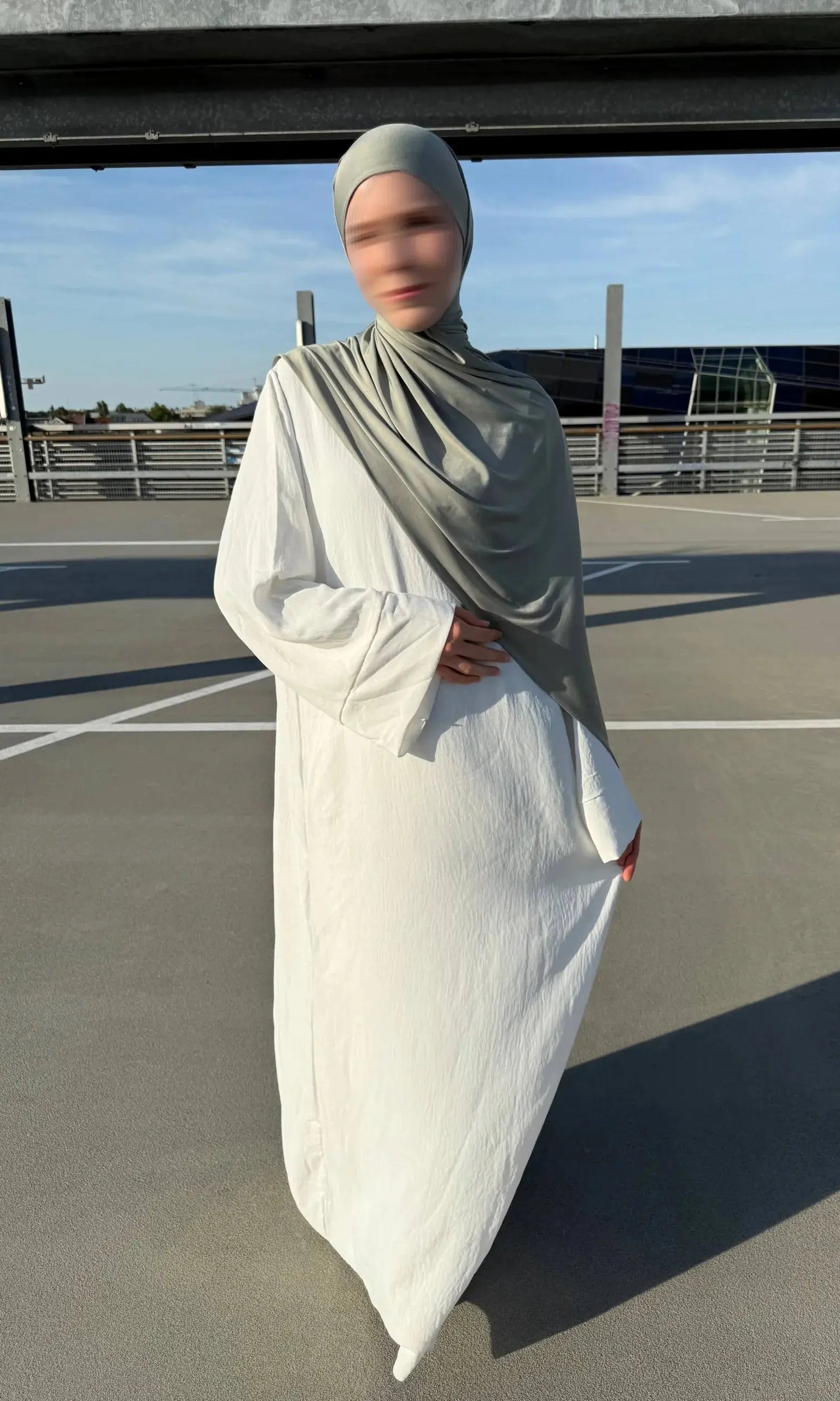 bodenlange abaya mit lockerem fall, frontansicht