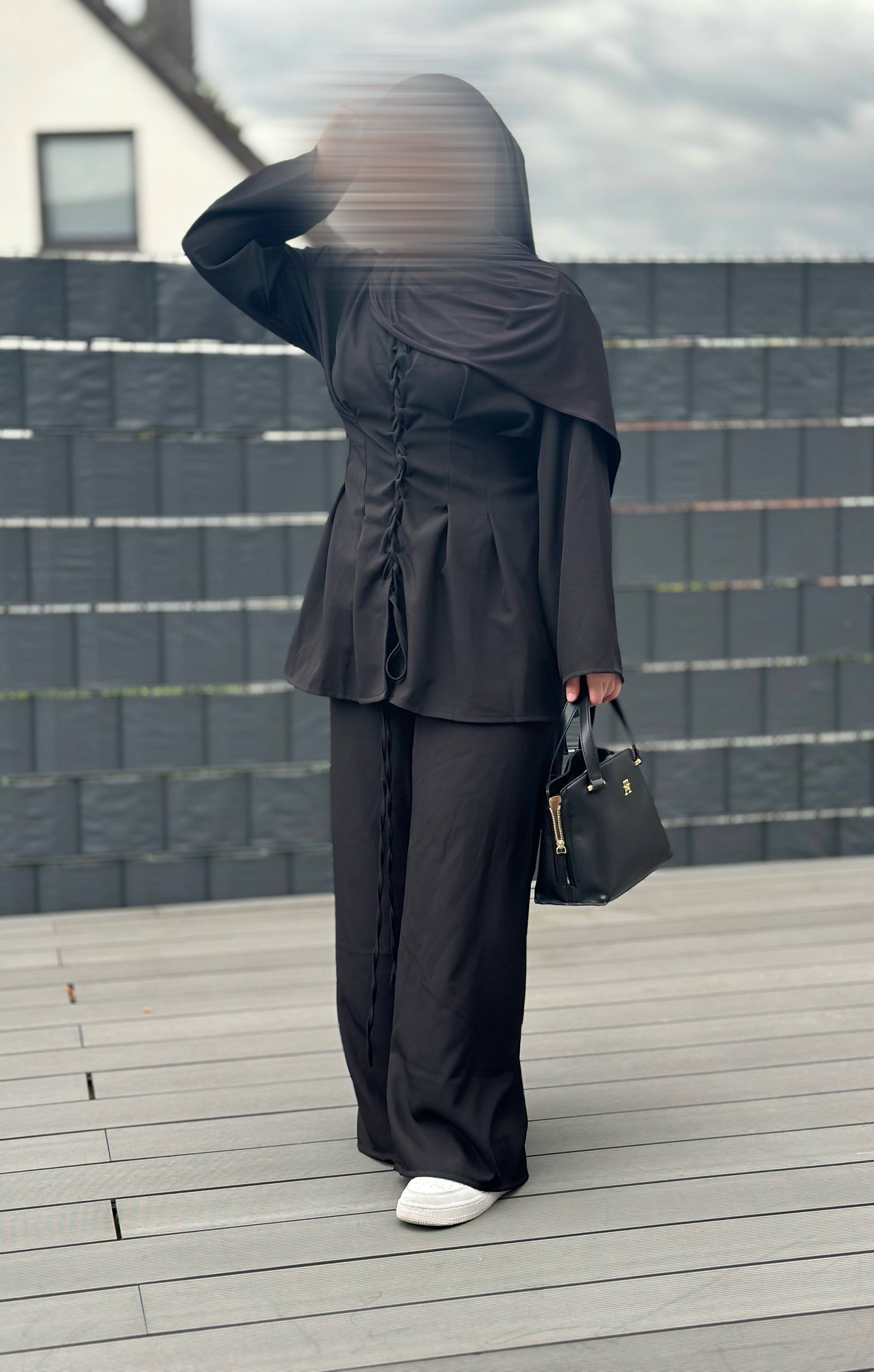 Zweiteiler mit hose, polyester/elastan, schnürung vorne & am rücken, frontansicht, größe 32-40, herbsttauglich