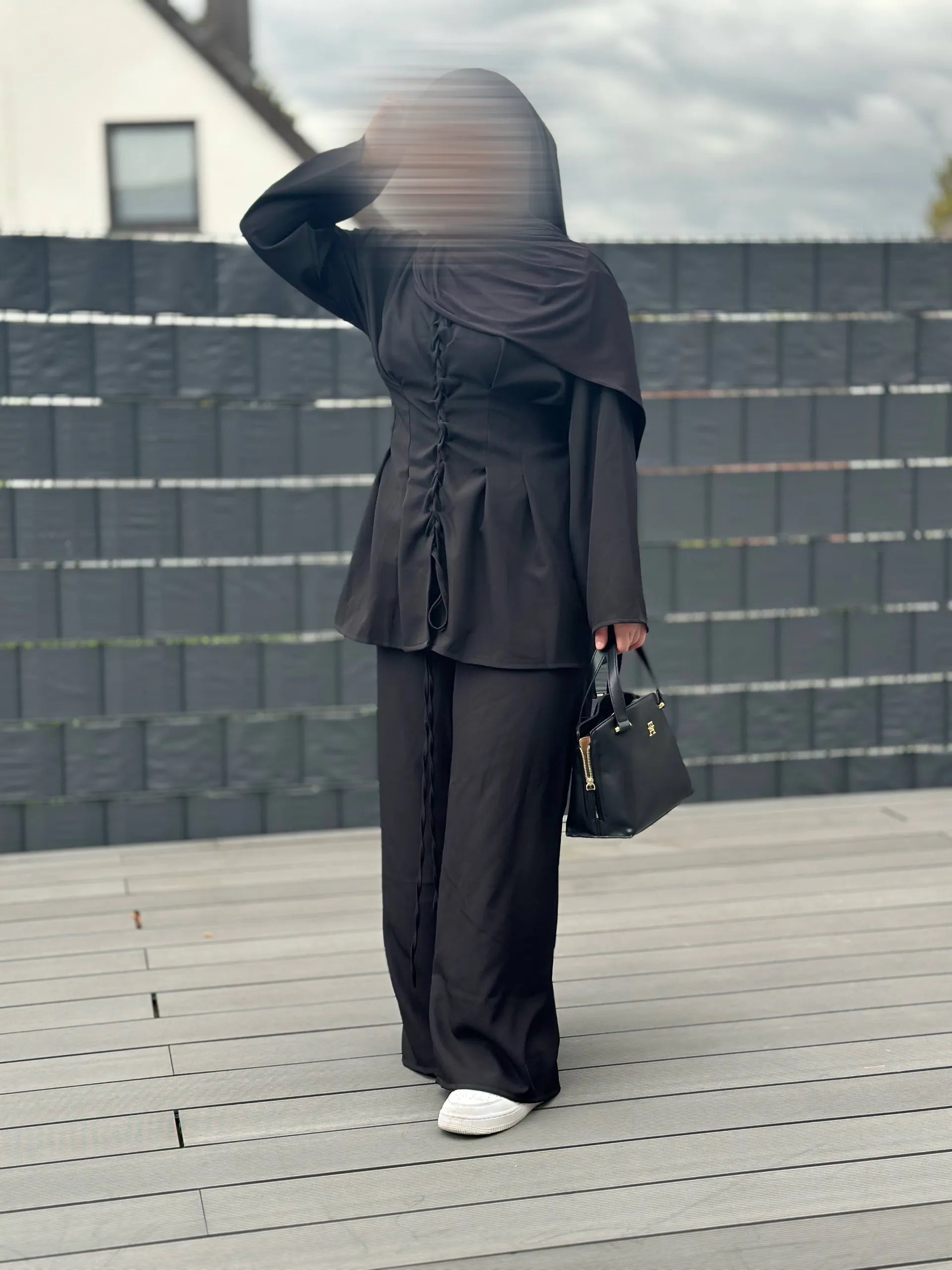 Zweiteiler mit hose, polyester/elastan, schnürung vorne & am rücken, frontansicht, größe 32-40, herbsttauglich