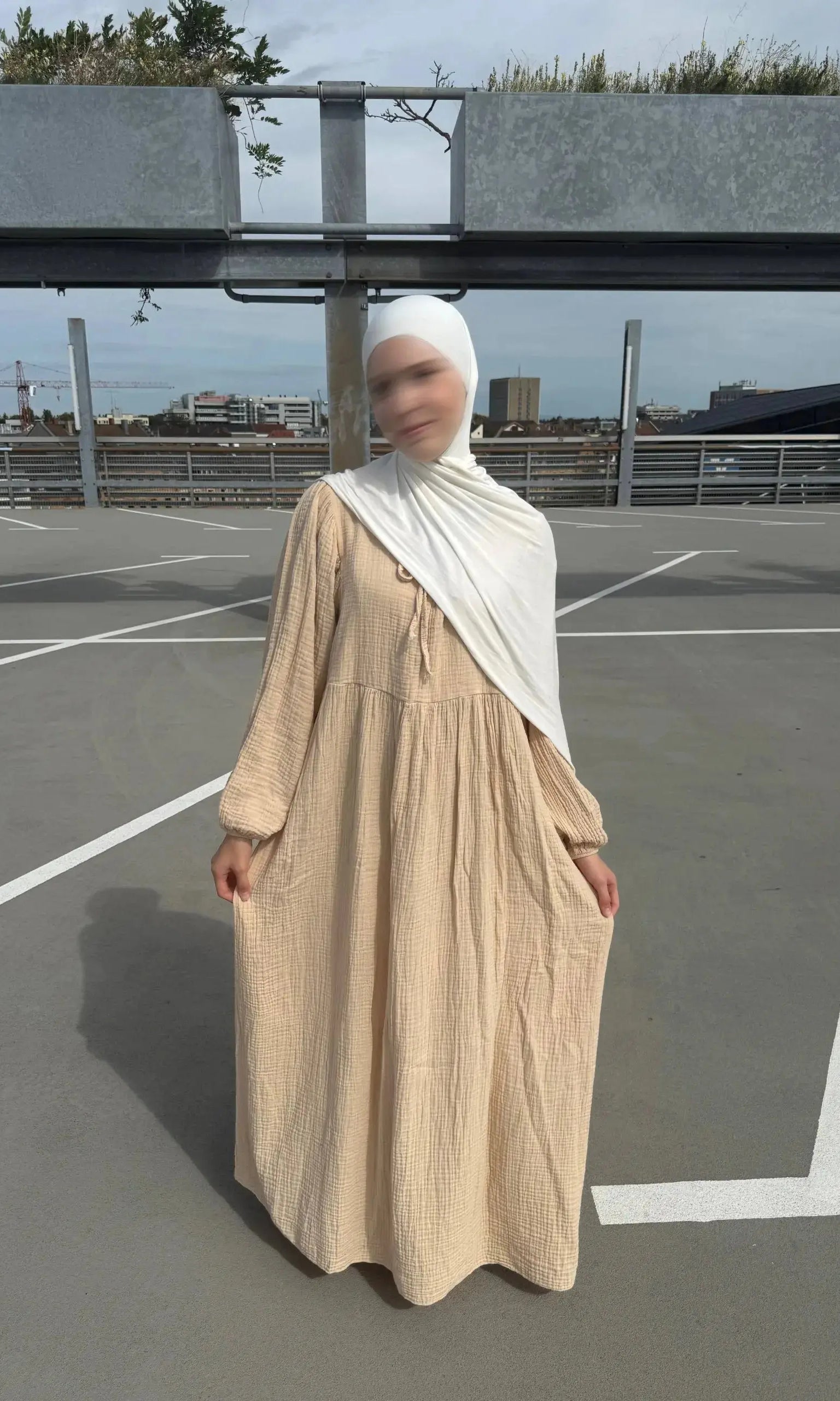 musselin-maxikleid aus 100% baumwolle mit crinkle-struktur und lockerem fall