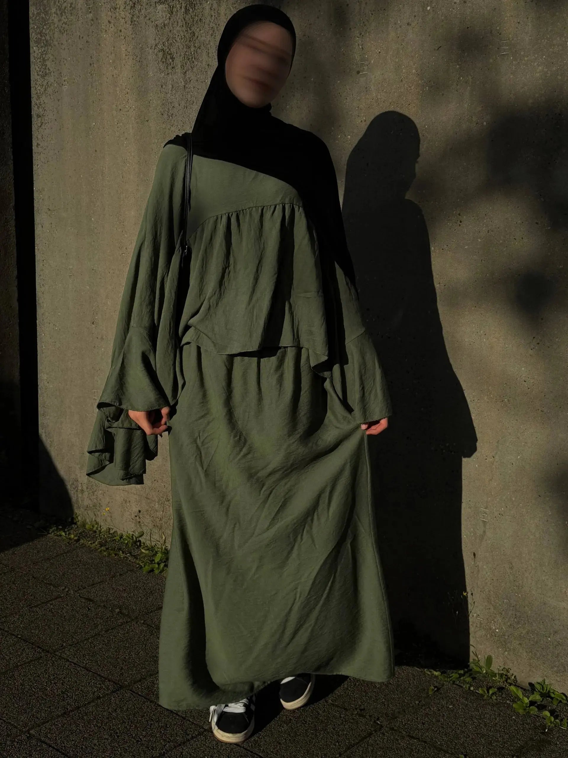 Zweiteiler Liya, viskose/polyester, Oberteil ca. 60 cm; Rock ca. 100 cm, Einheitsgröße 34–46, frontansicht