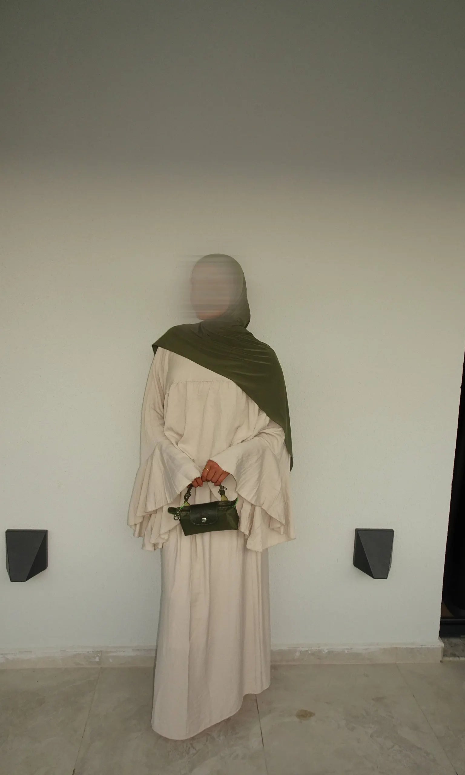 Zweiteiler Liya aus Viskose-Polyester, fließender fall; Oberteil ca. 60 cm, Rock ca. 100 cm, Frontansicht, Größe 34–46