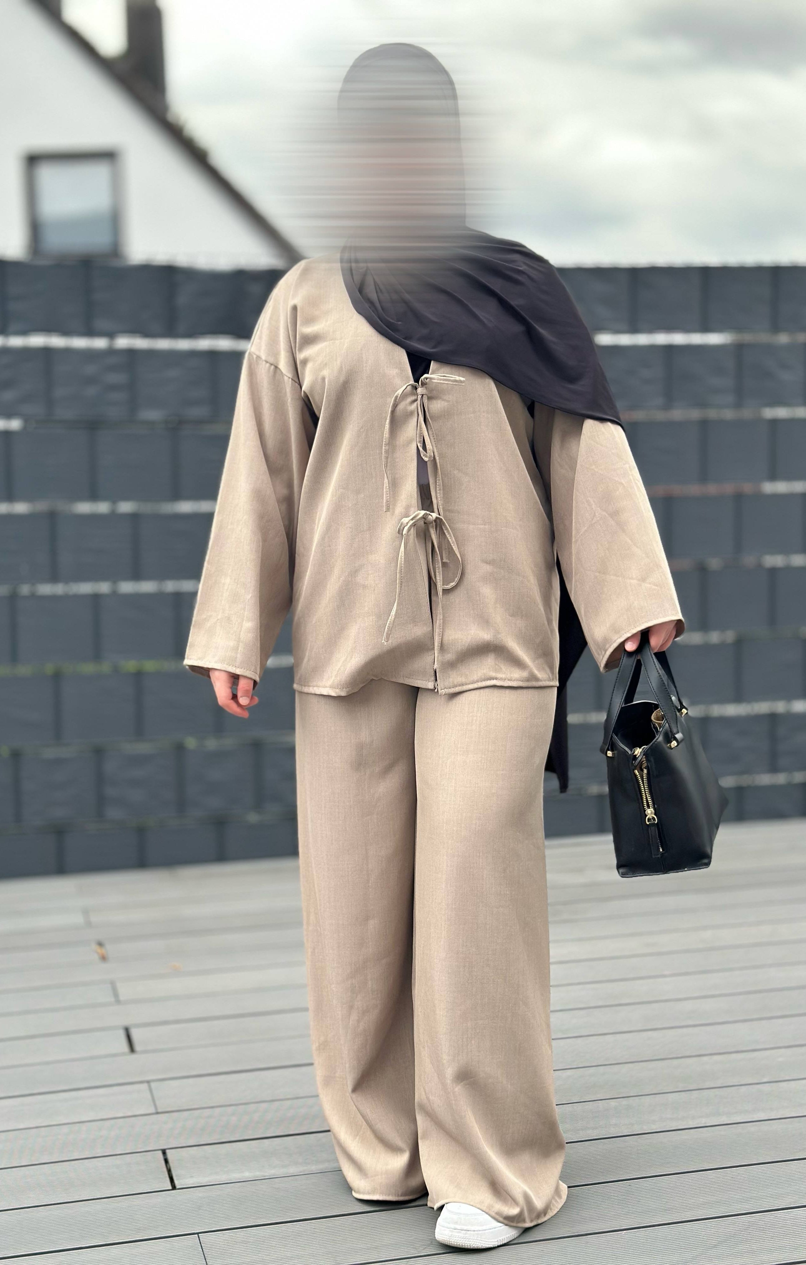 zweiteiler viscose-polyester-elastan-mix mit schnüren-oberteil & hose frontansicht größe 32-42