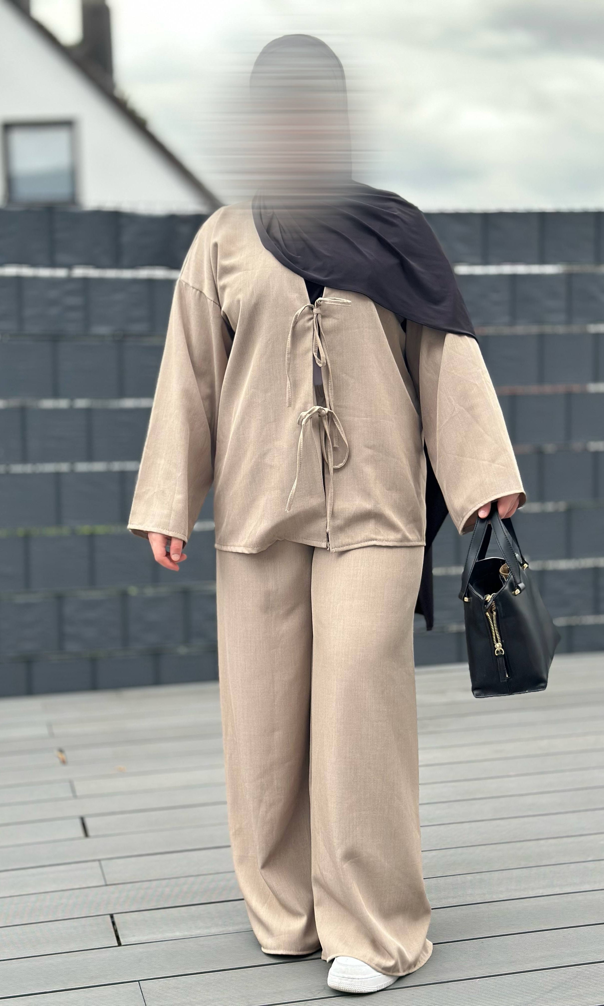 zweiteiler viscose-polyester-elastan-mix mit schnüren-oberteil & hose frontansicht größe 32-42