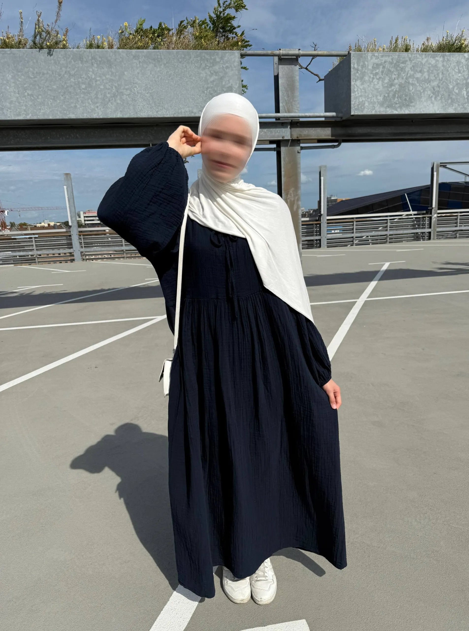 Maxikleid aus Musselin, 100% Baumwolle, mit Crinkle-Struktur und fließendem Fall, Gesamtansicht