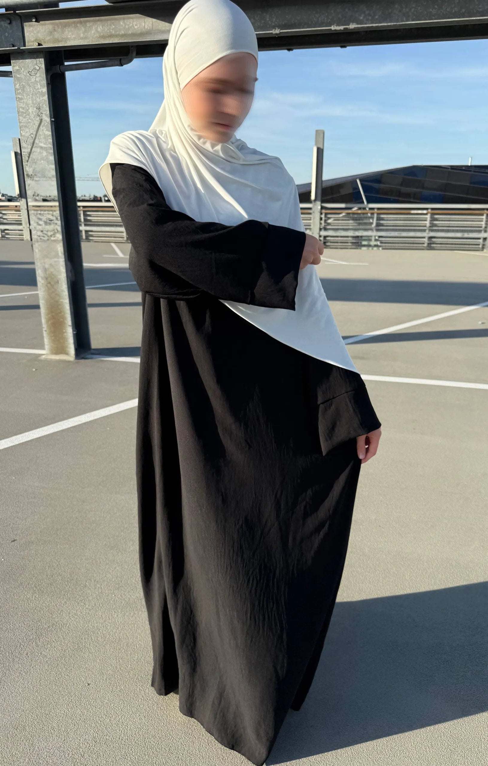 abaya aus luftigem jazzstoff, maxilänge, lange ärmel, fließender fall, vollansicht