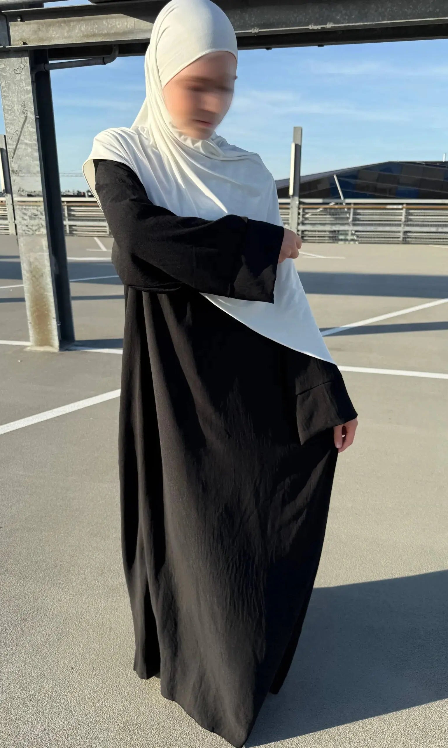 abaya aus luftigem jazzstoff, maxilänge, lange ärmel, fließender fall, vollansicht