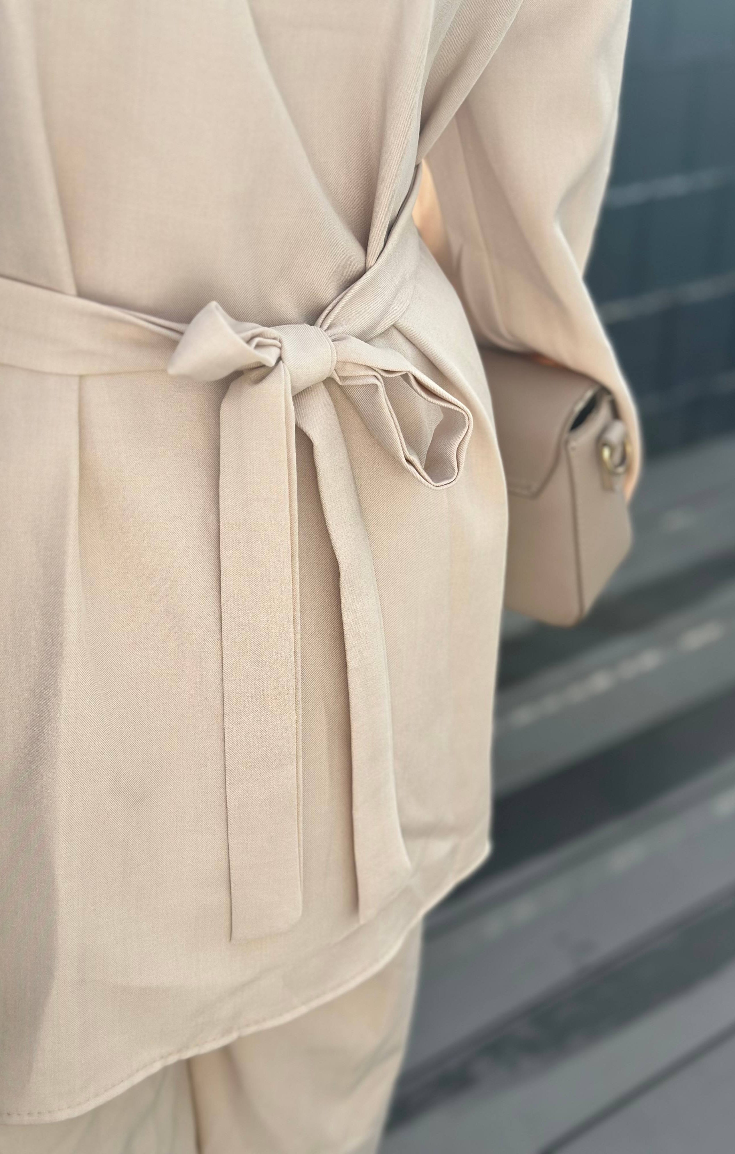 zweiteiler mit hose polyester/elastan schnürungen vorne & am rücken, herbstgeeignet, größe 32-40 frontansicht