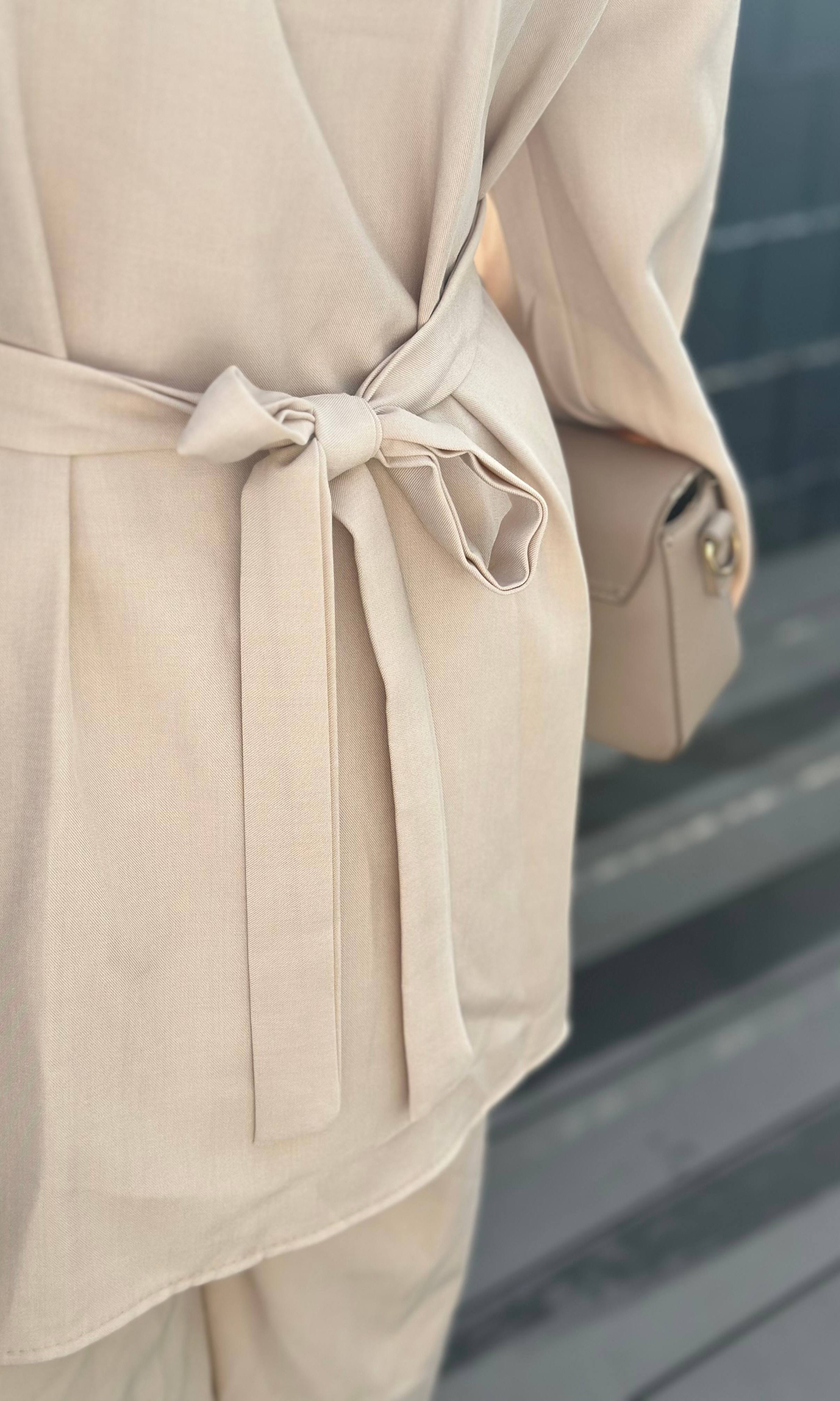 zweiteiler mit hose polyester/elastan schnürungen vorne & am rücken, herbstgeeignet, größe 32-40 frontansicht