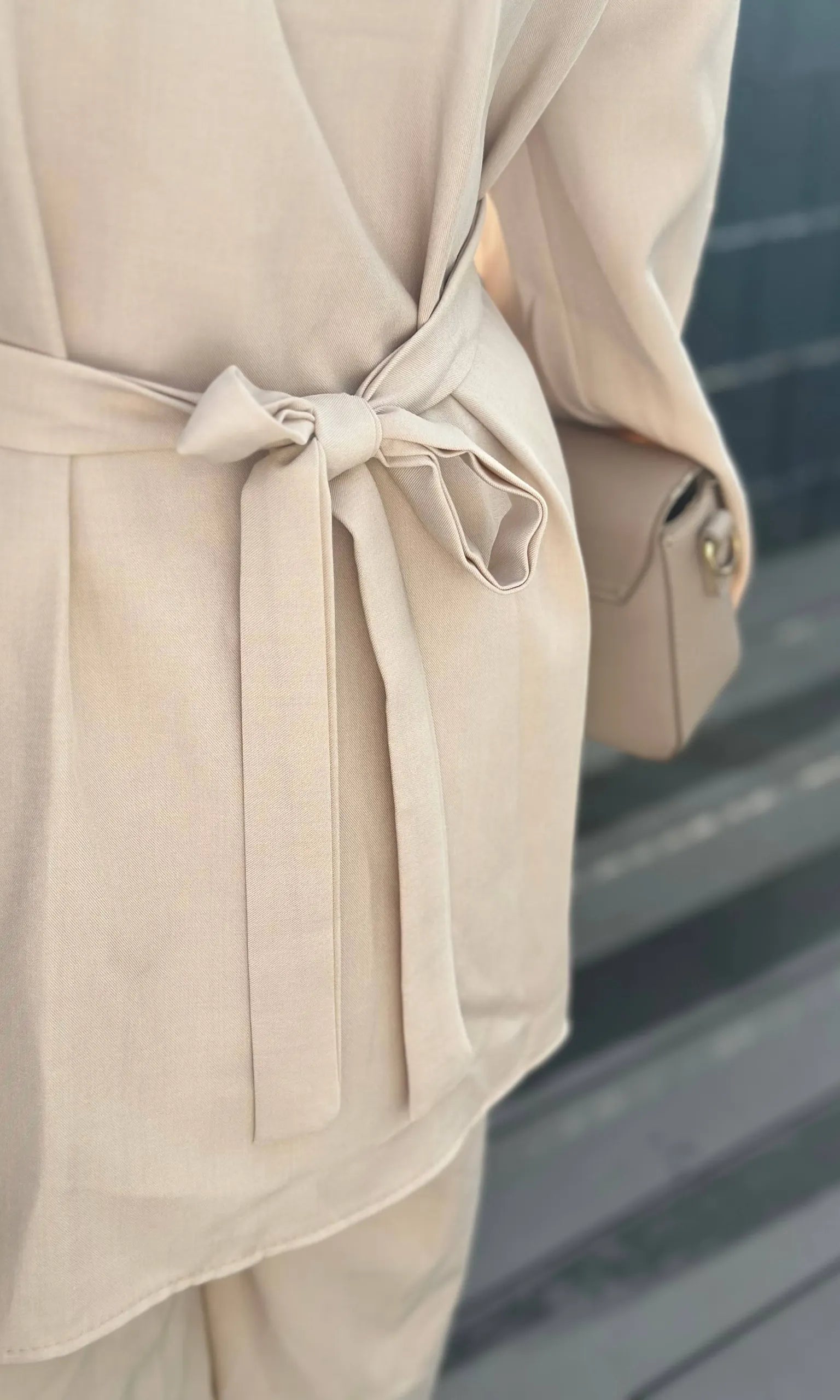 zweiteiler mit hose polyester/elastan schnürungen vorne & am rücken, herbstgeeignet, größe 32-40 frontansicht