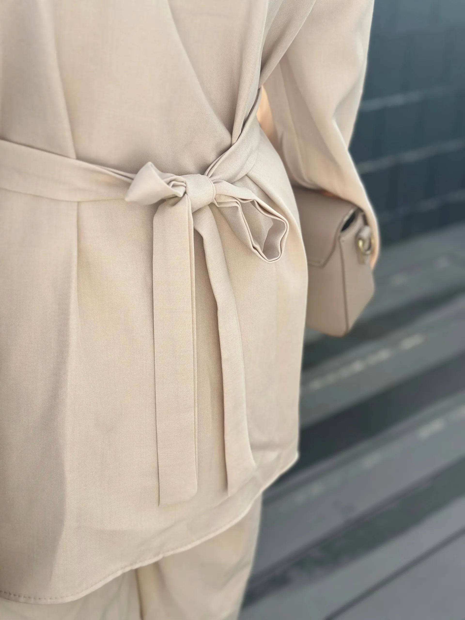 zweiteiler mit hose polyester/elastan schnürungen vorne & am rücken, herbstgeeignet, größe 32-40 frontansicht