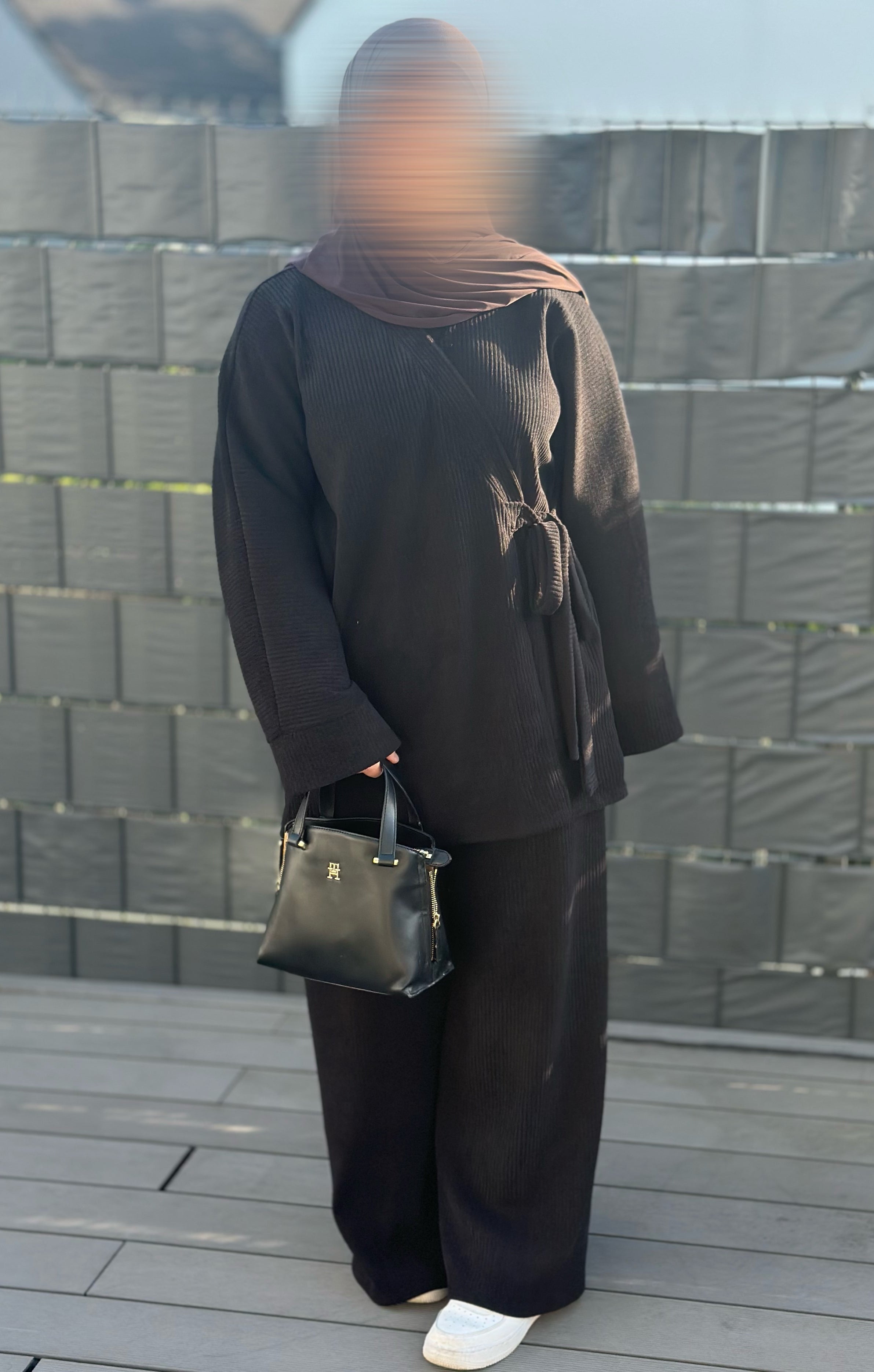 Zweiteiler cordstoff Front, Toplänge 87 cm, Hose 100 cm, Material 50% Viskose, 45% Polyester, 5% Elastan, Größe 34–44