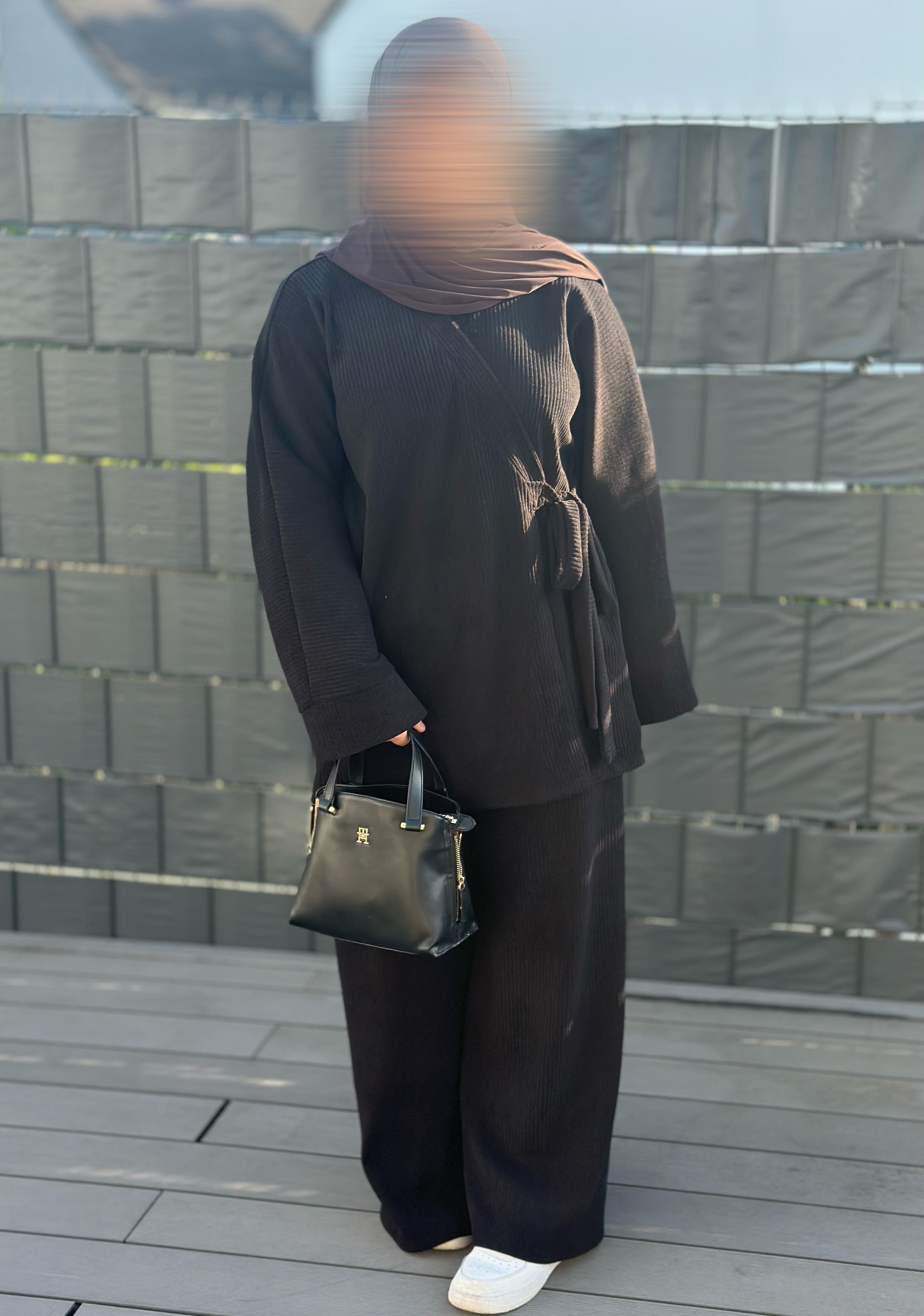 Zweiteiler cordstoff Front, Toplänge 87 cm, Hose 100 cm, Material 50% Viskose, 45% Polyester, 5% Elastan, Größe 34–44