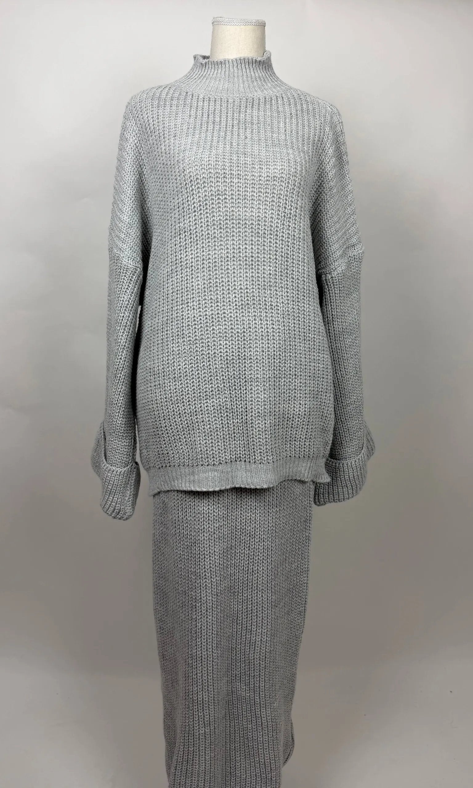 Acryl-Zweiteiler mit langem Rock (110 cm) und Oberteil (80 cm)