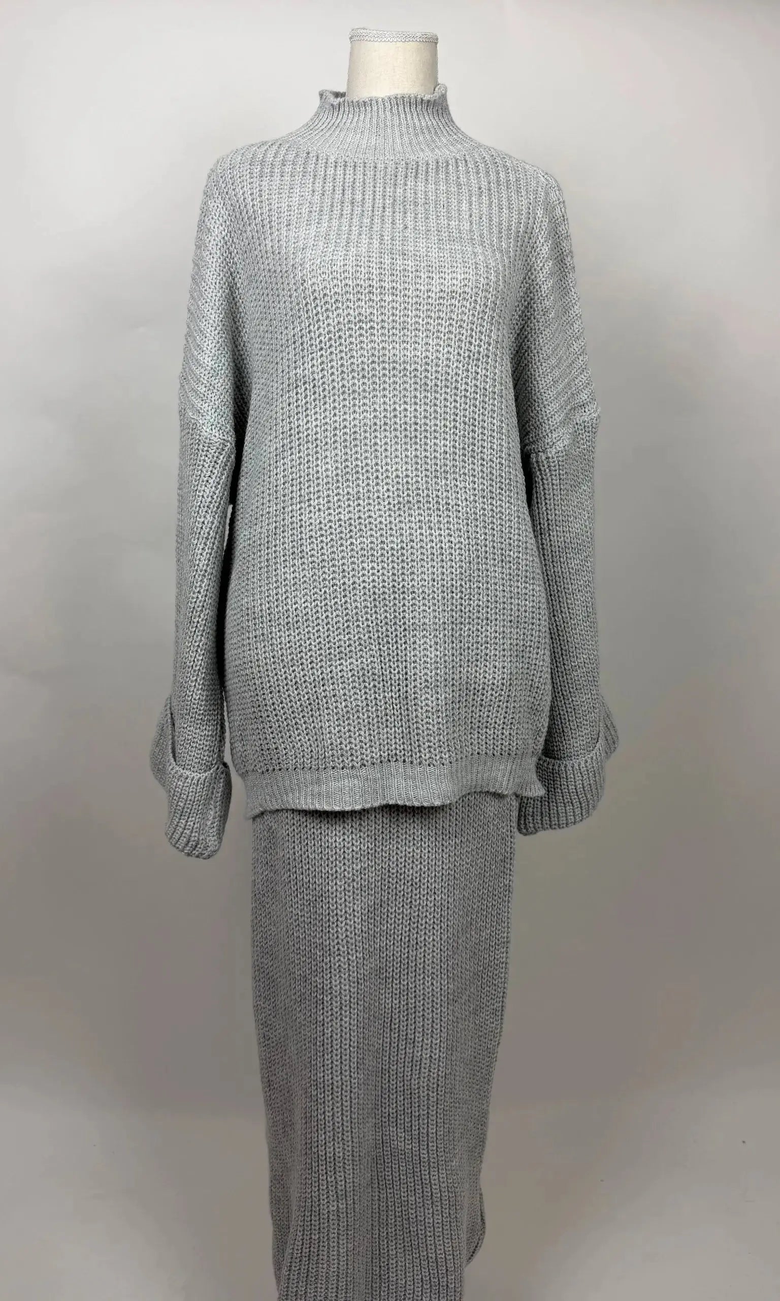 Acryl-Zweiteiler mit langem Rock (110 cm) und Oberteil (80 cm)