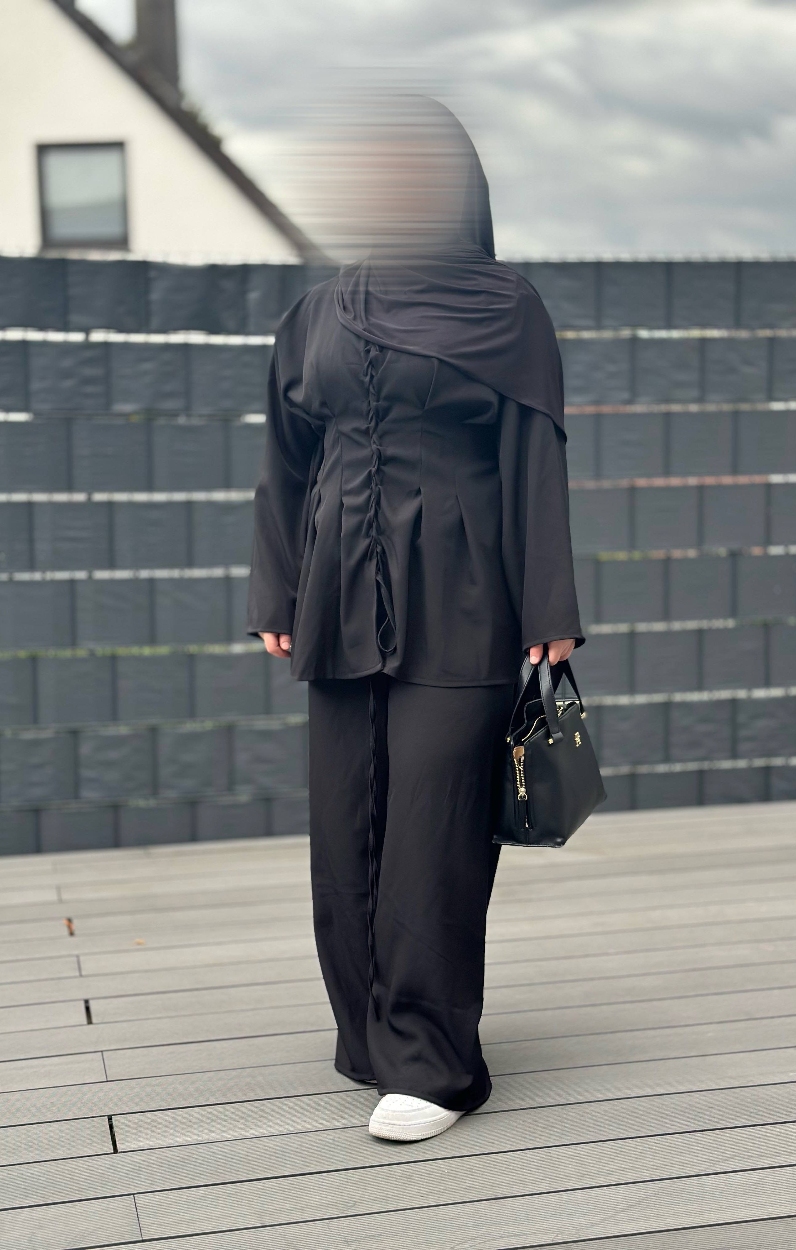 zweiteiler mit hose, polyester-elastan, schnürungen vorne und am rücken, frontansicht, einheitsgröße 32-40, herbstgeeignet