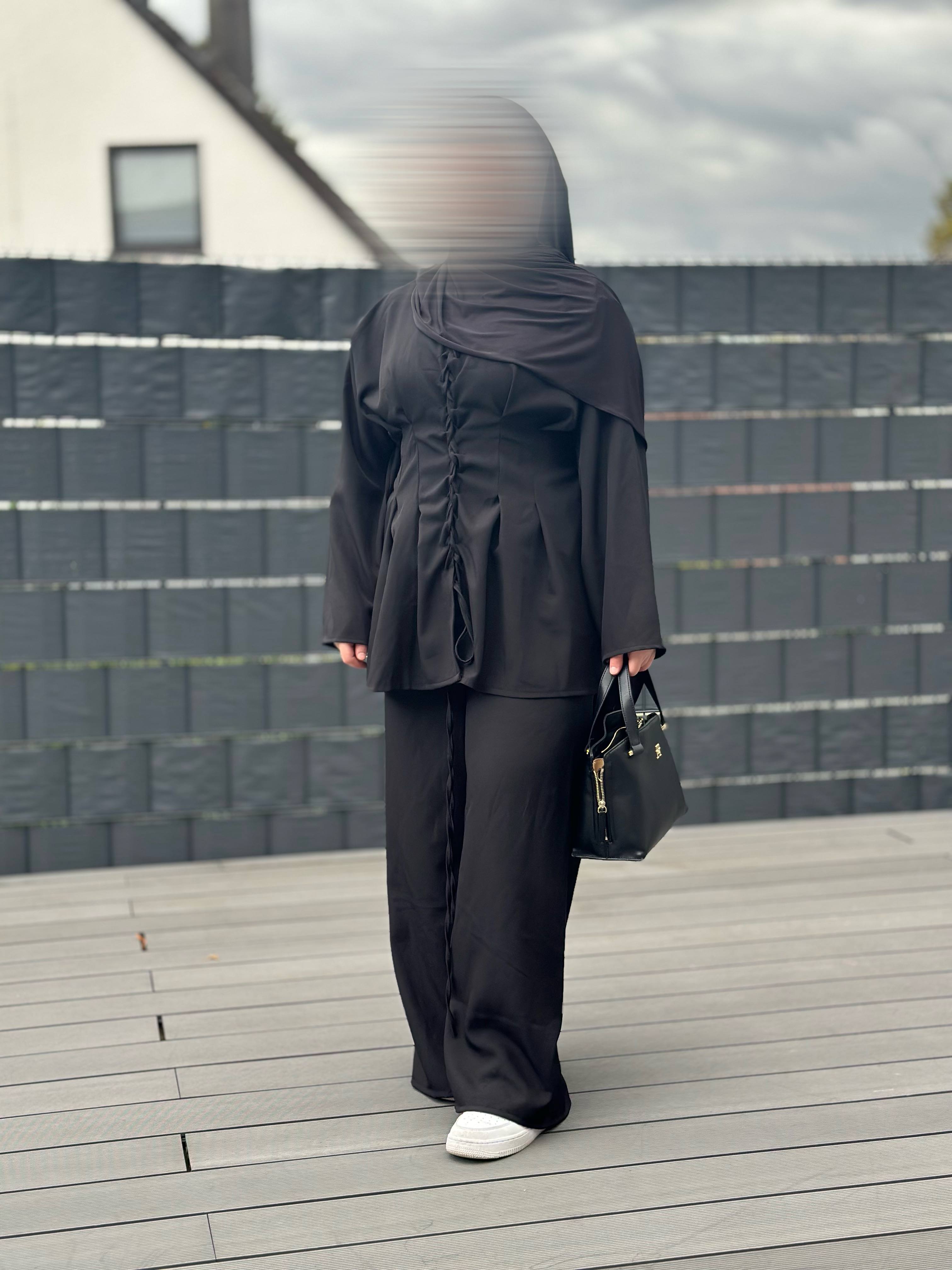 zweiteiler mit hose, polyester-elastan, schnürungen vorne und am rücken, frontansicht, einheitsgröße 32-40, herbstgeeignet